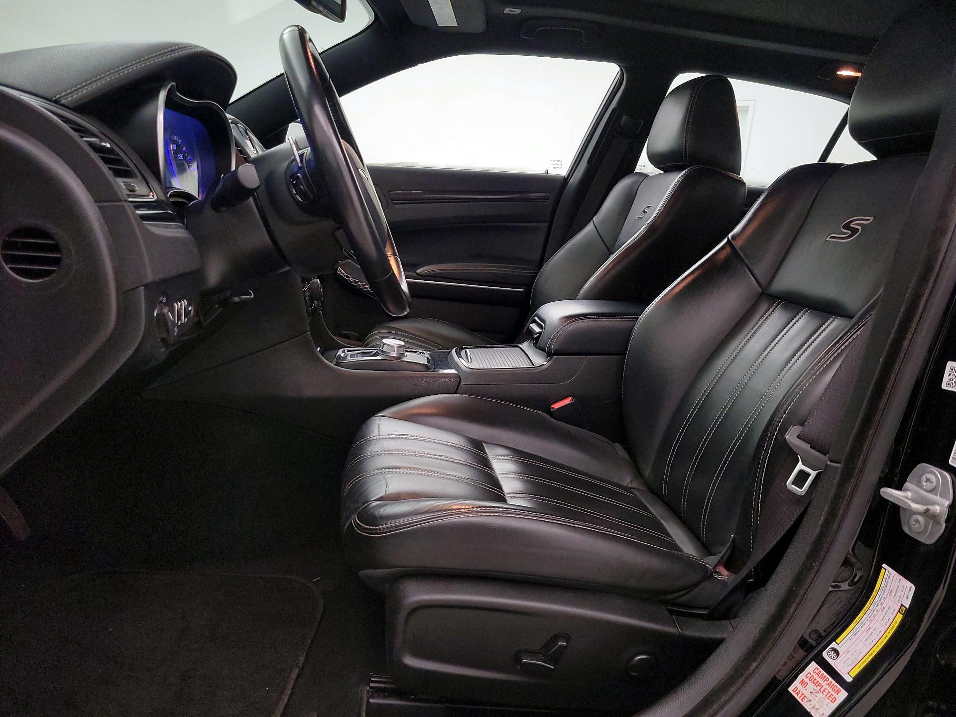 Thumbnail: 2022 Chrysler 300 - 9