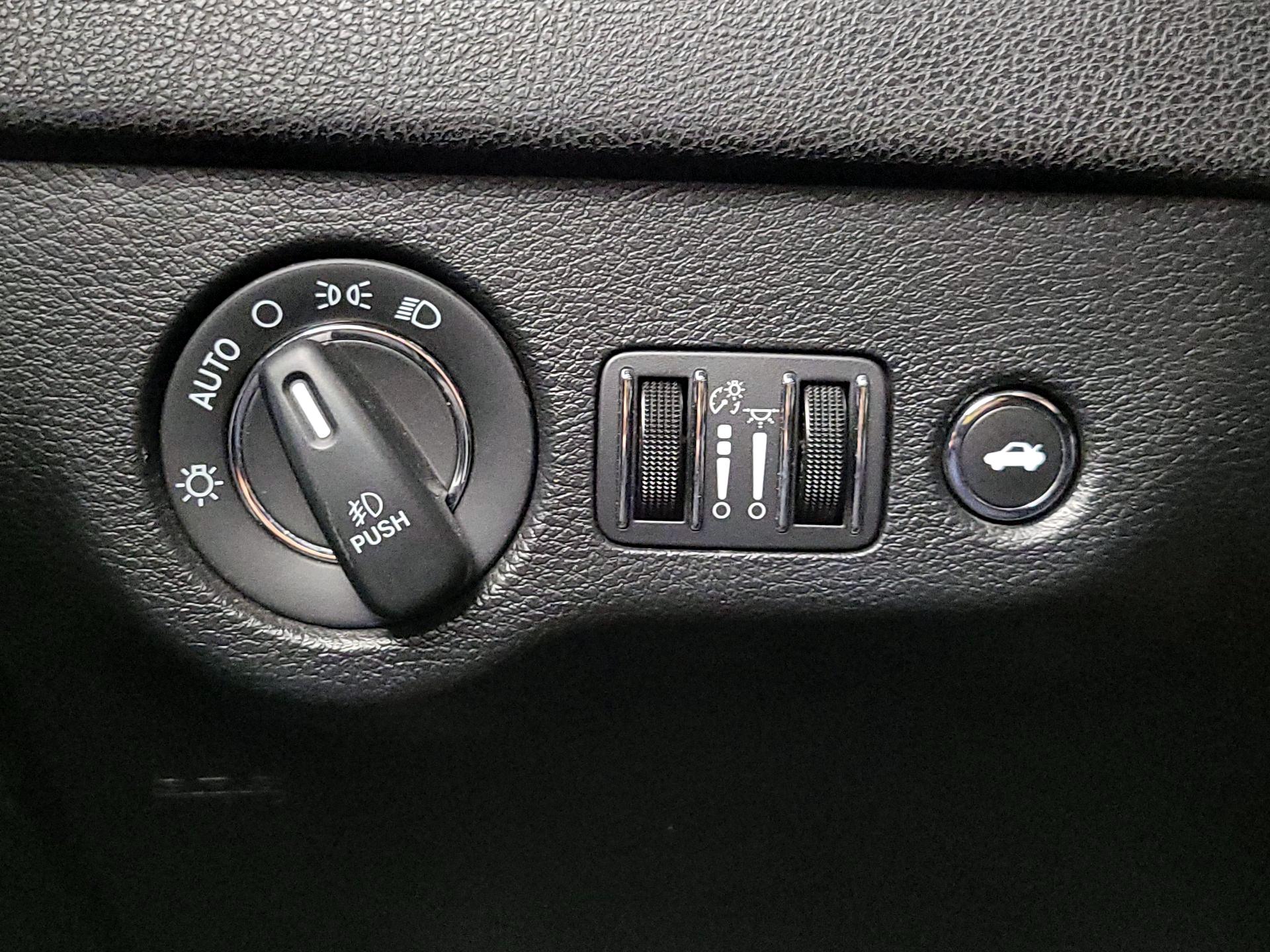 Thumbnail: 2022 Chrysler 300 - 11