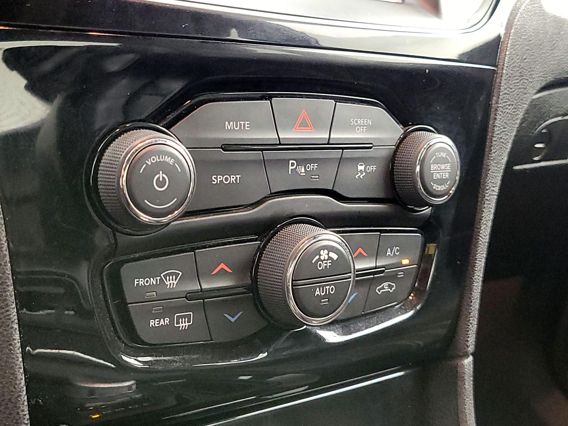 Thumbnail: 2022 Chrysler 300 - 15