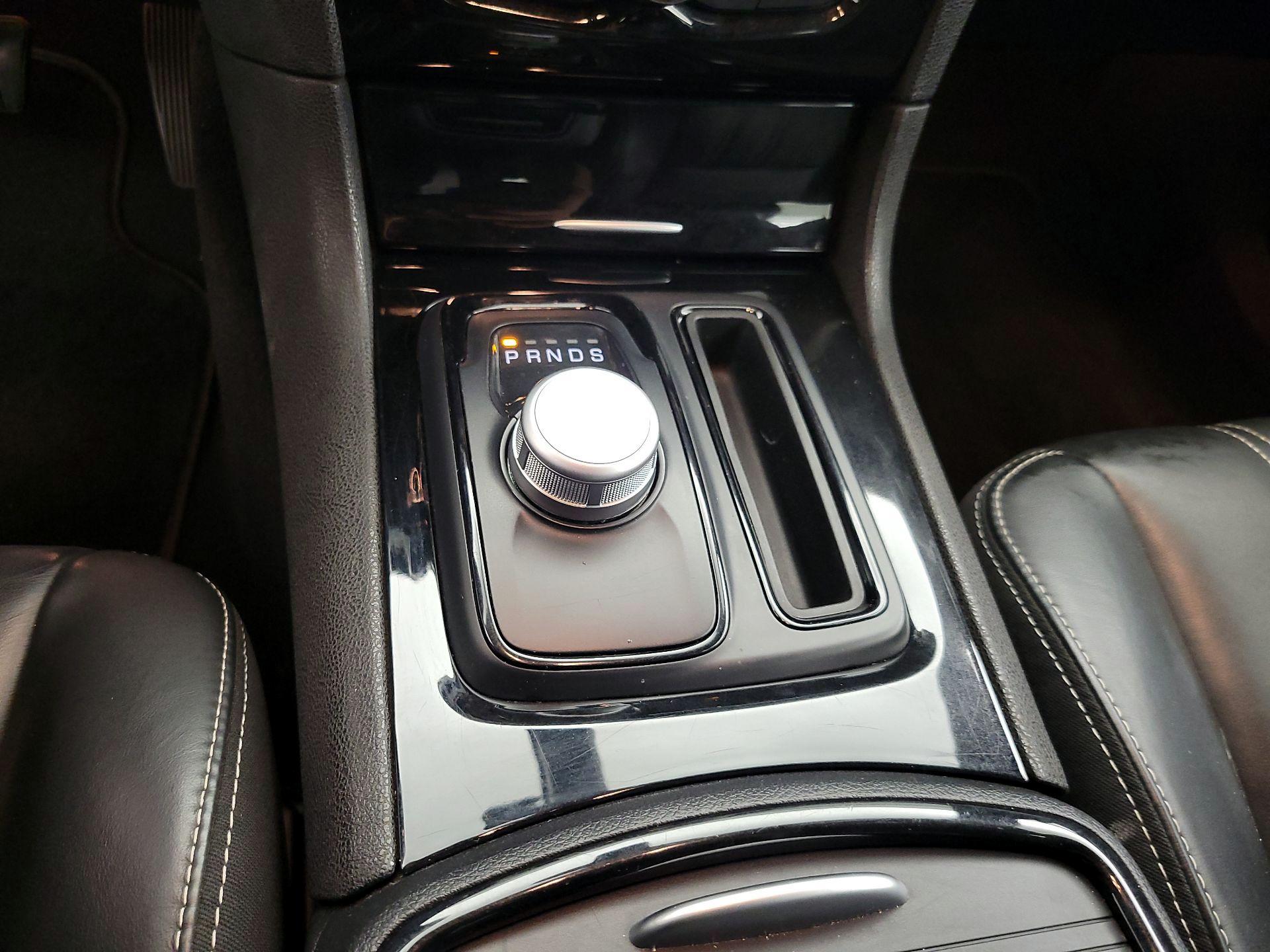 Thumbnail: 2022 Chrysler 300 - 16