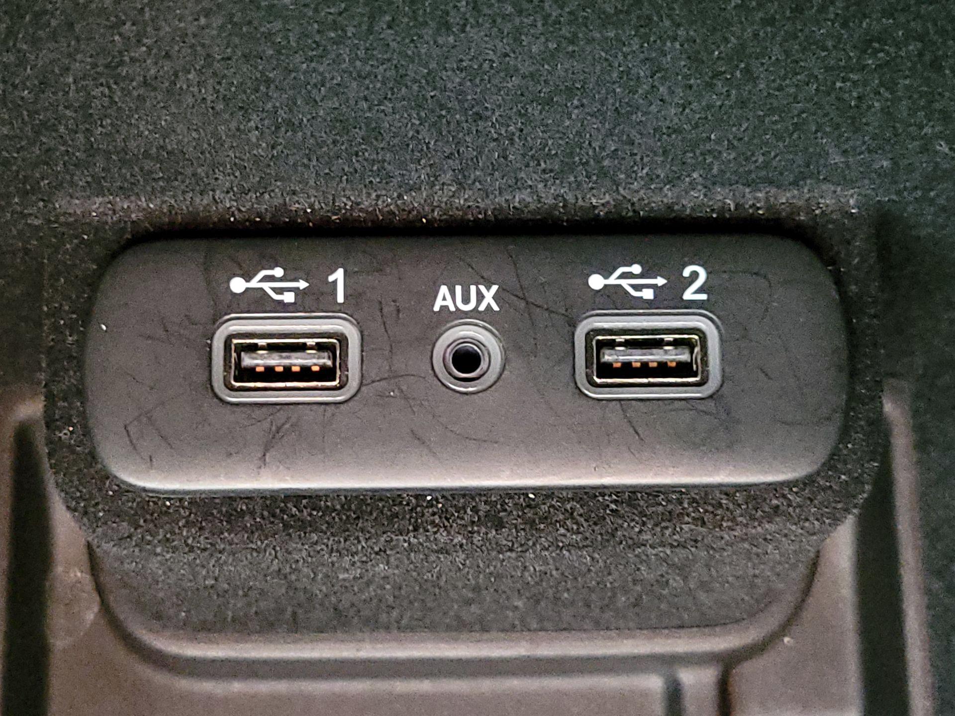 Thumbnail: 2022 Chrysler 300 - 17