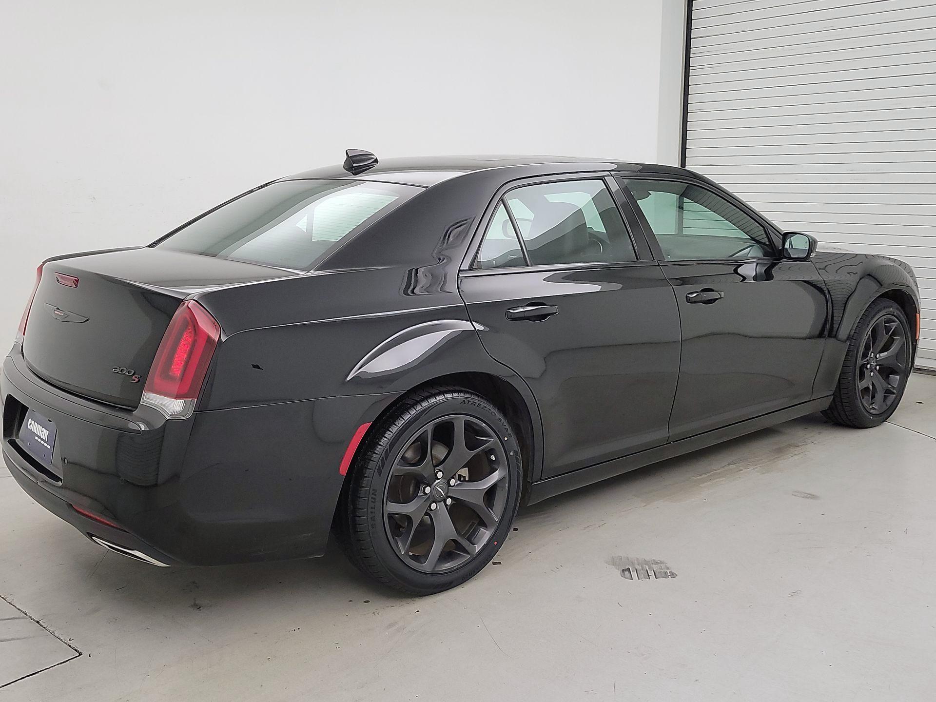 Thumbnail: 2022 Chrysler 300 - 5