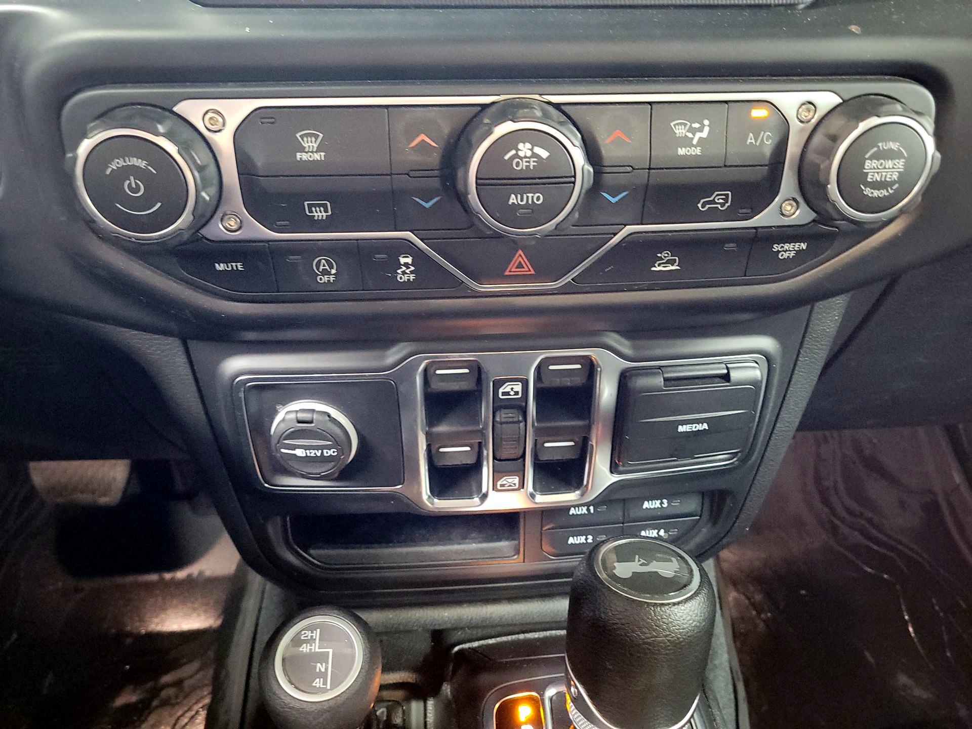 Thumbnail: 2022 Jeep Wrangler - 14