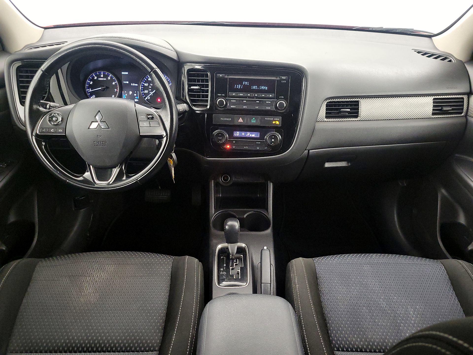 Thumbnail: 2016 Mitsubishi Outlander - 9