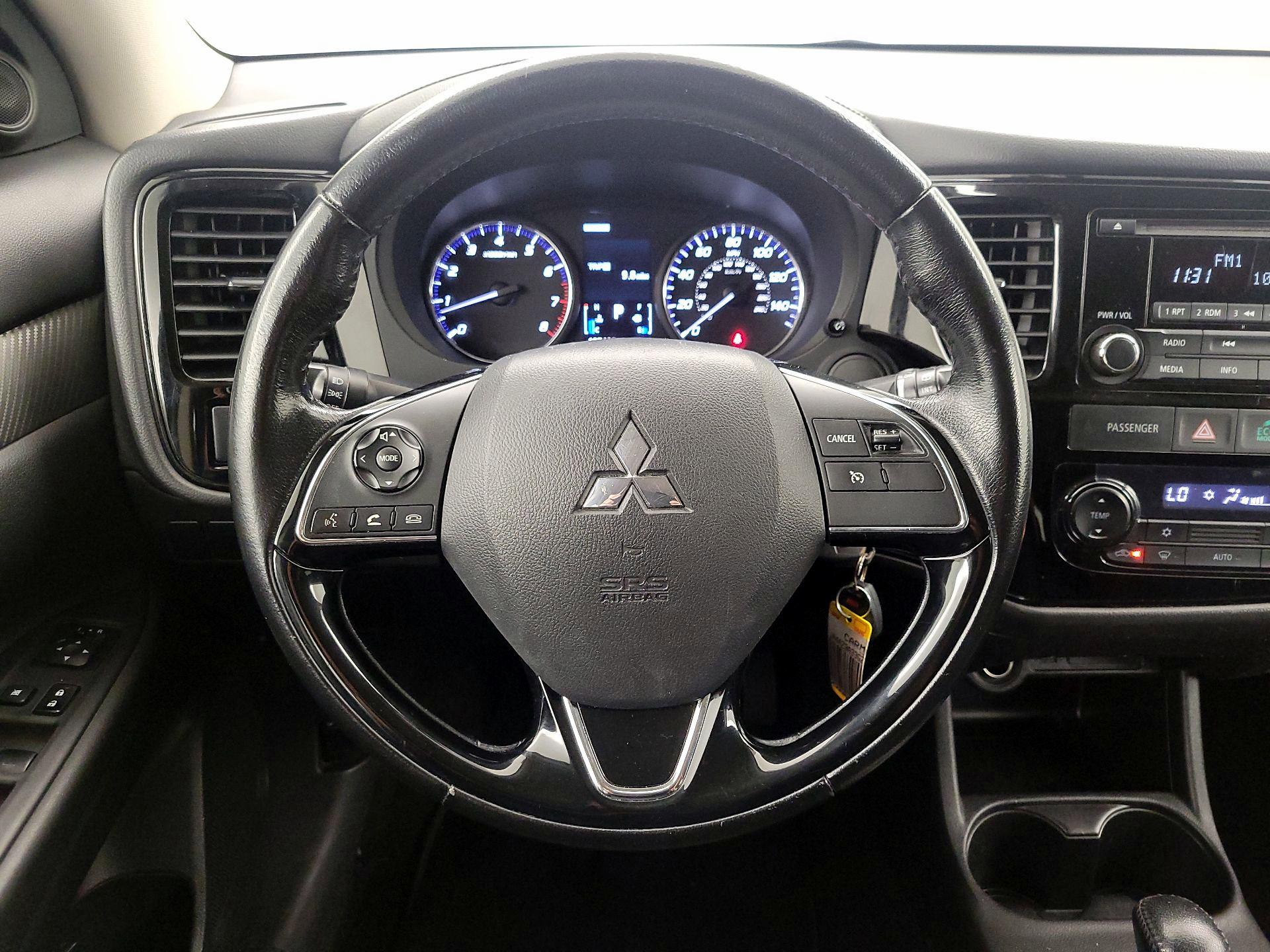Thumbnail: 2016 Mitsubishi Outlander - 10
