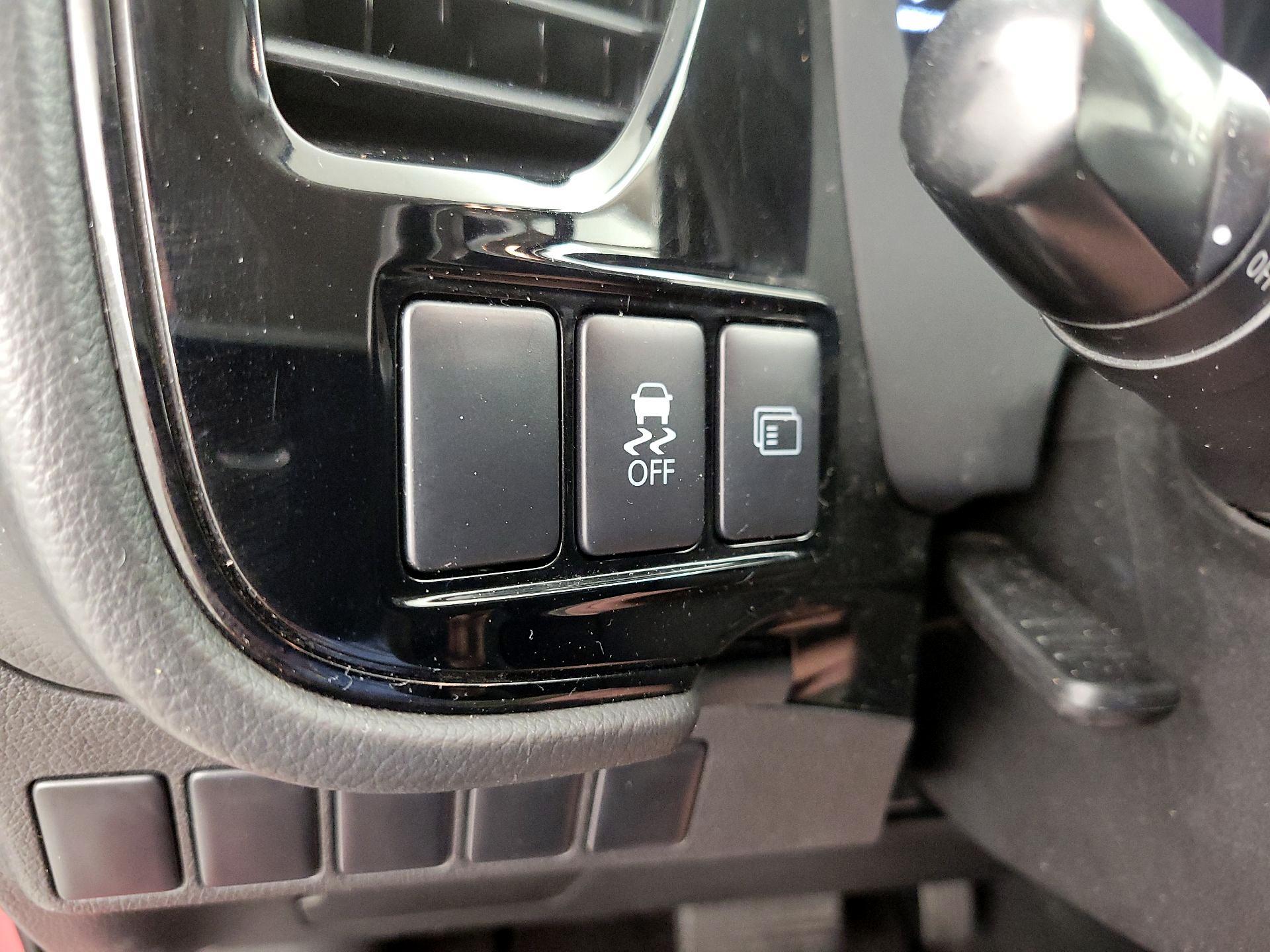 Thumbnail: 2016 Mitsubishi Outlander - 13