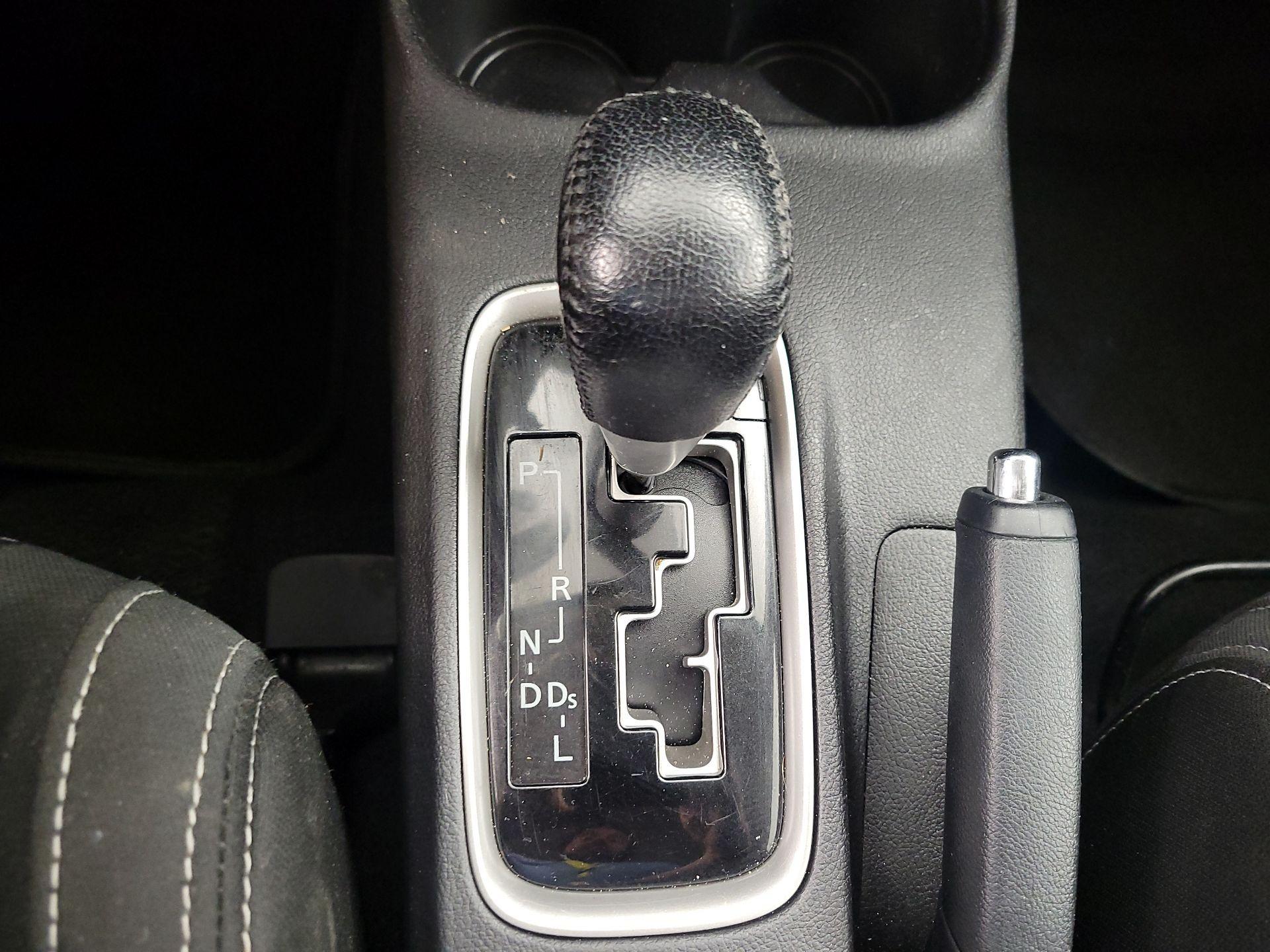 Thumbnail: 2016 Mitsubishi Outlander - 16