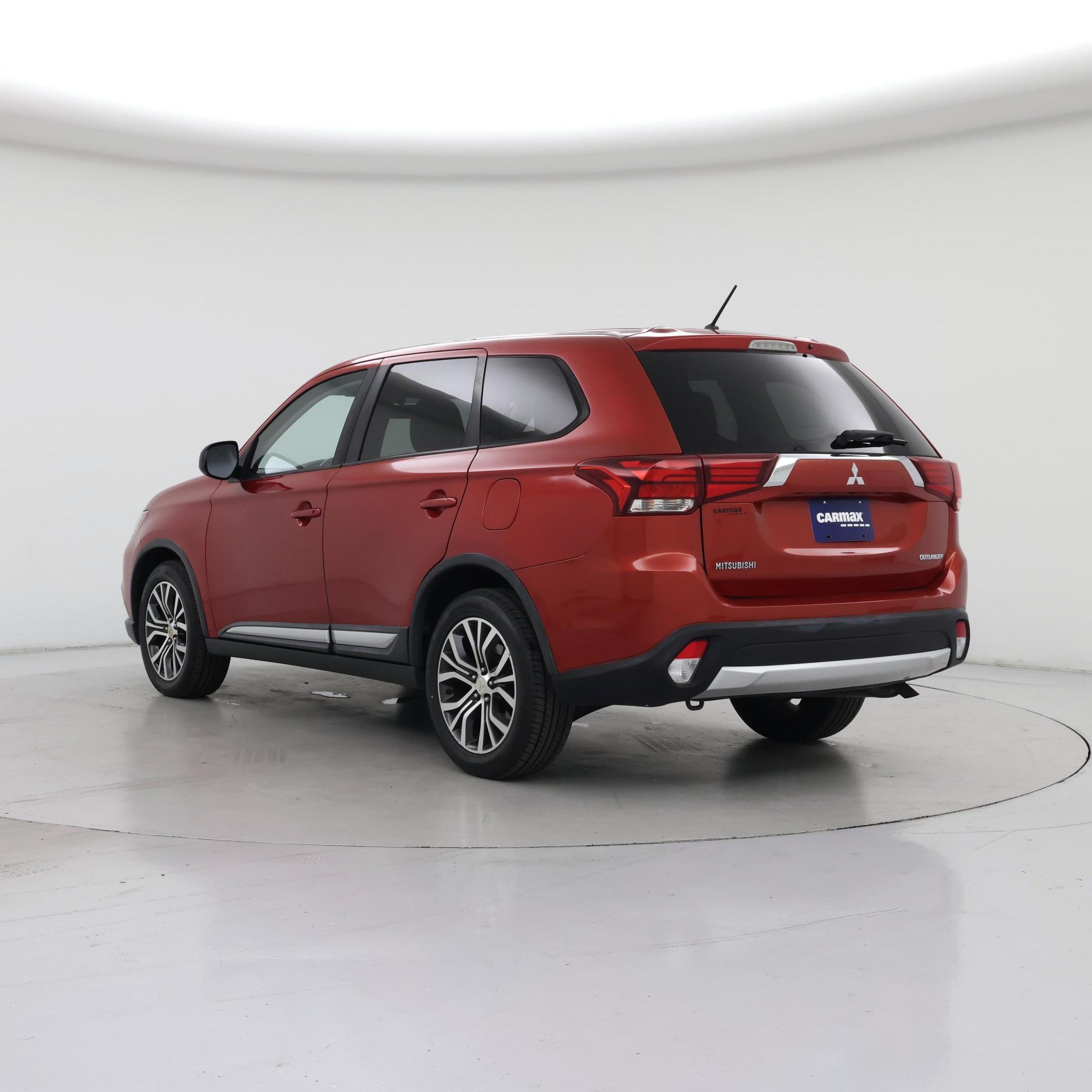 Thumbnail: 2016 Mitsubishi Outlander - 2