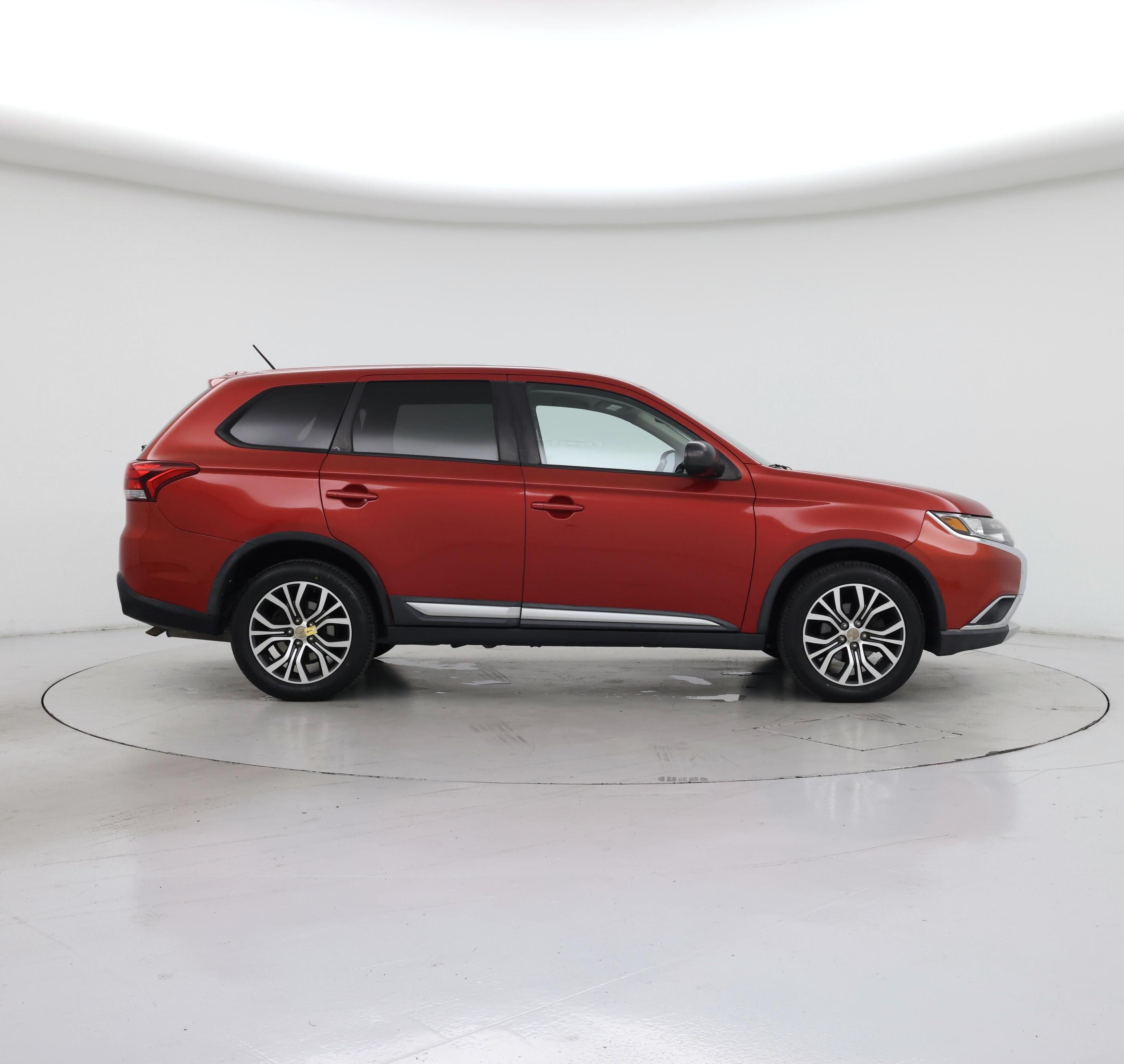Thumbnail: 2016 Mitsubishi Outlander - 7