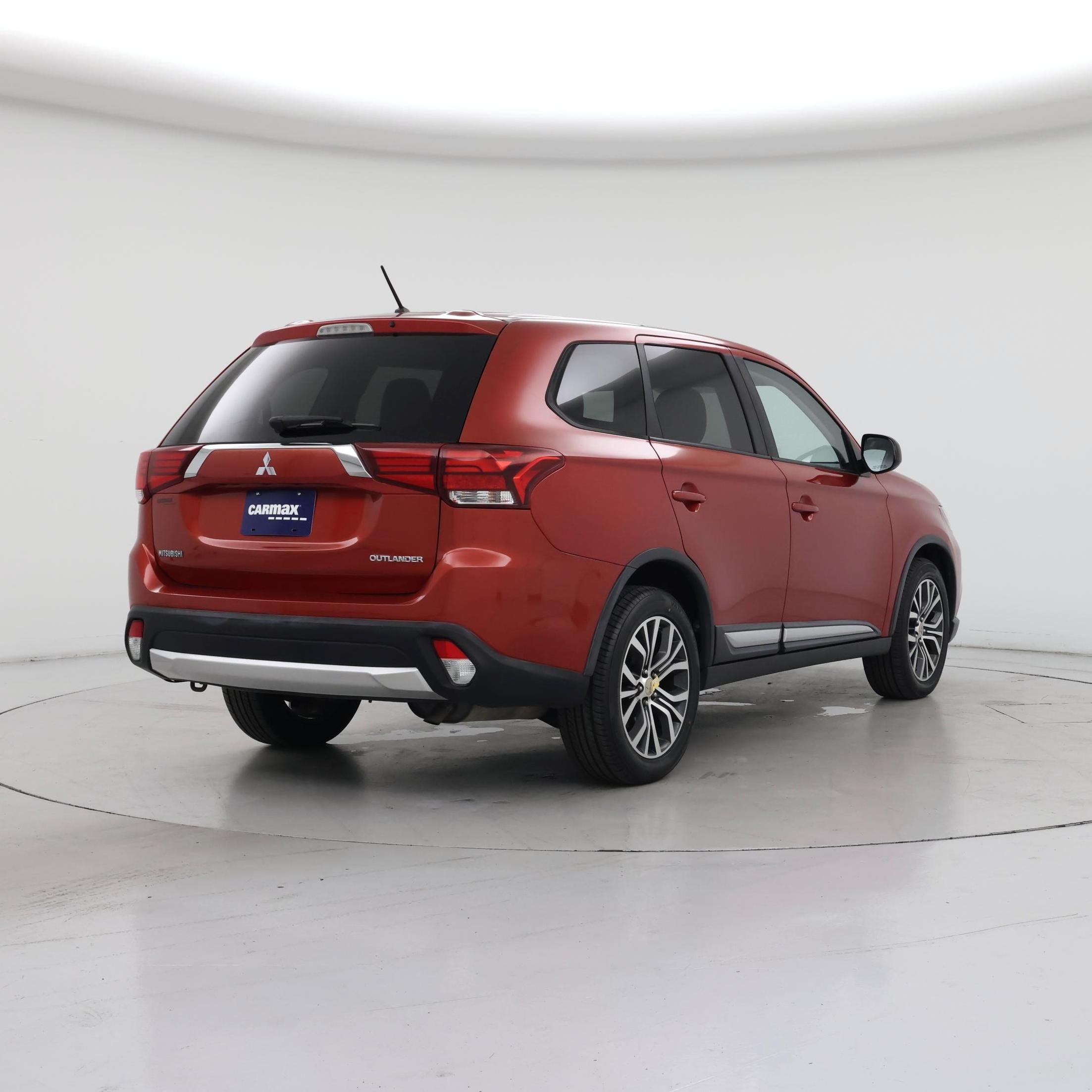 Thumbnail: 2016 Mitsubishi Outlander - 8