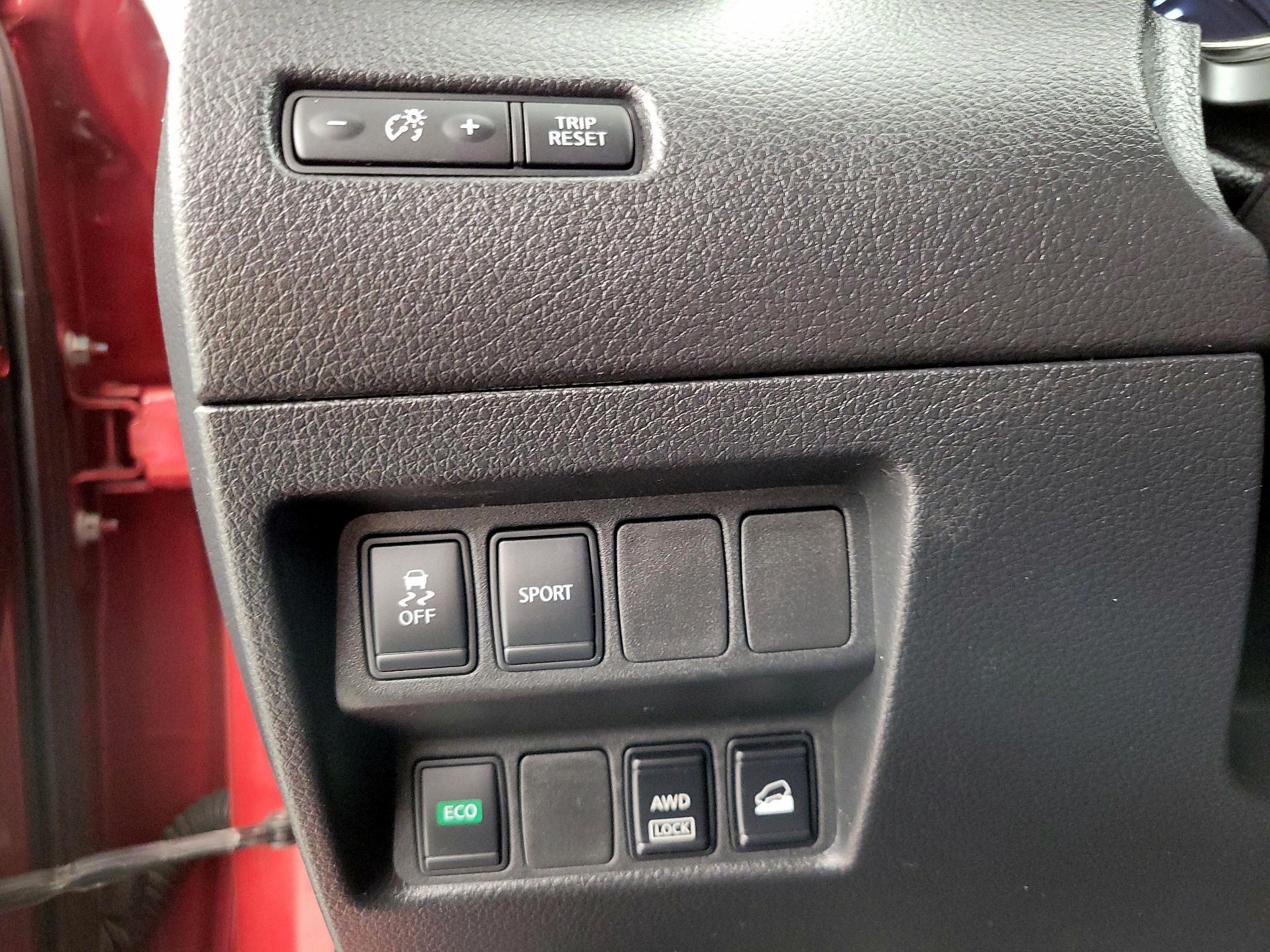 Thumbnail: 2015 Nissan Rogue - 13