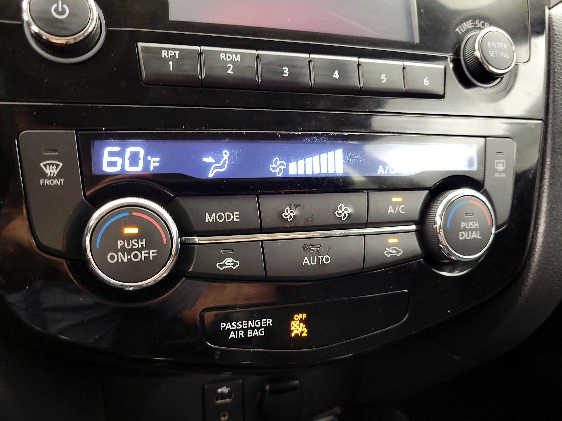 Thumbnail: 2015 Nissan Rogue - 16