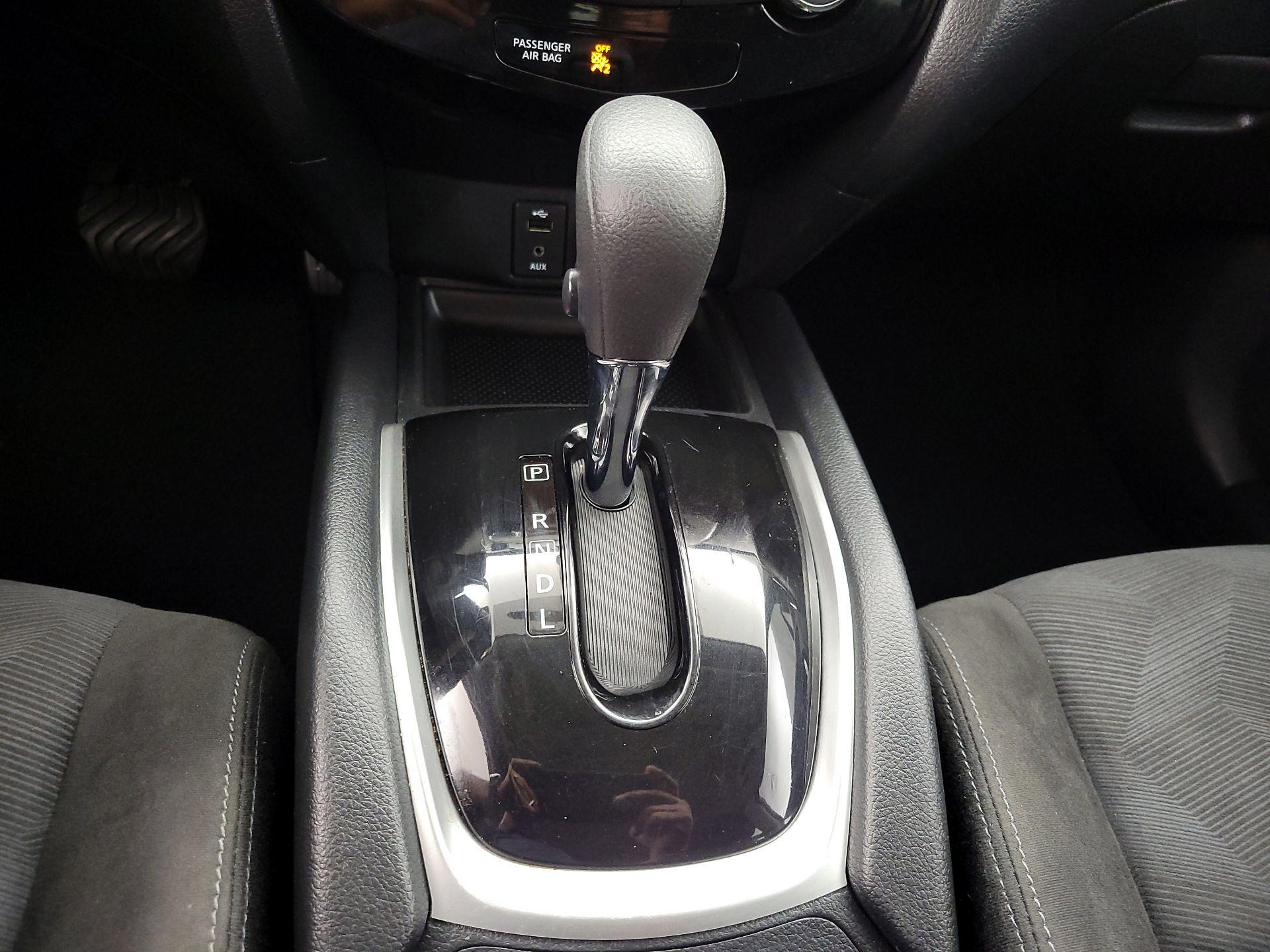 Thumbnail: 2015 Nissan Rogue - 17
