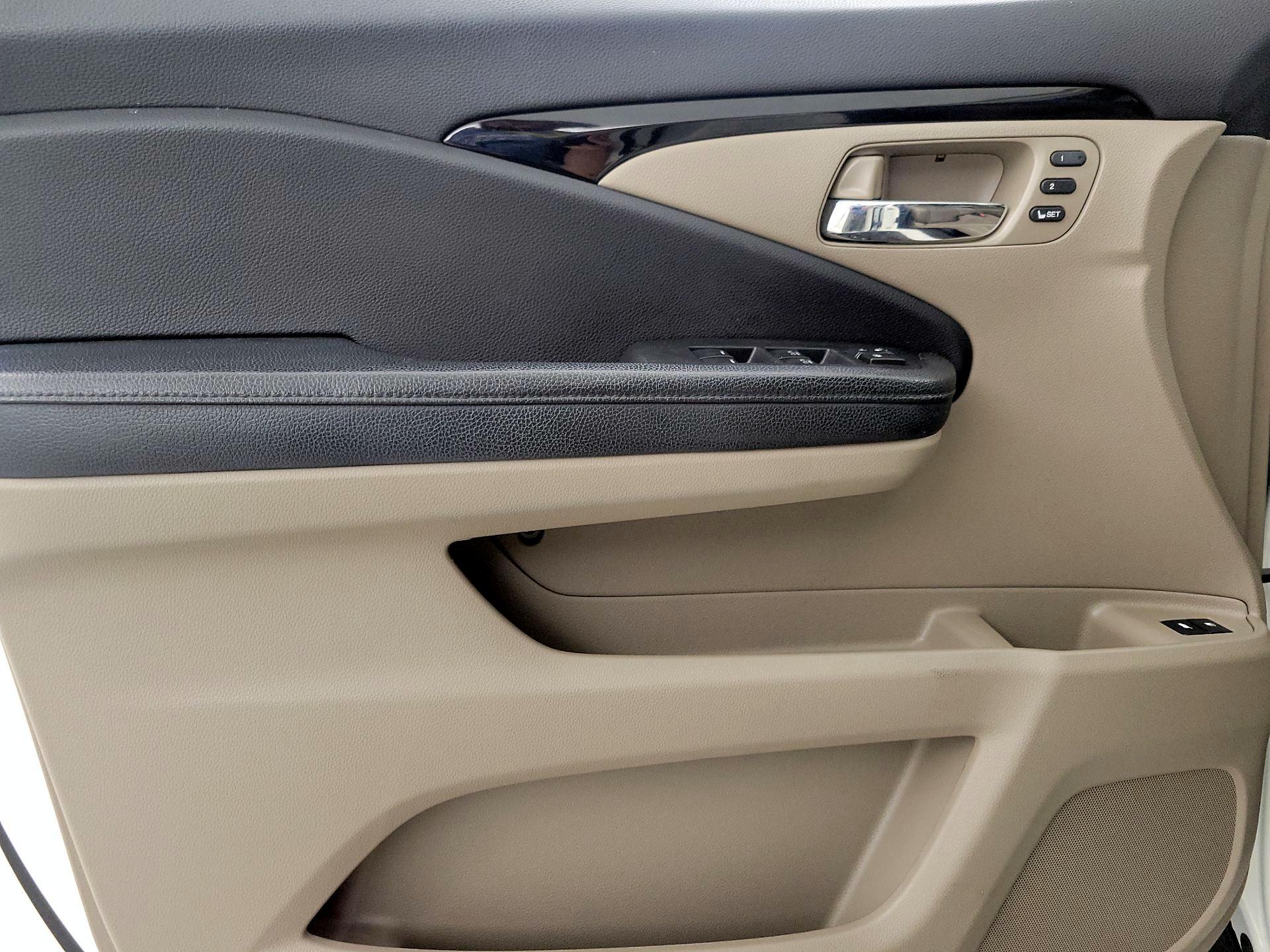 Thumbnail: 2016 Honda Pilot - 12