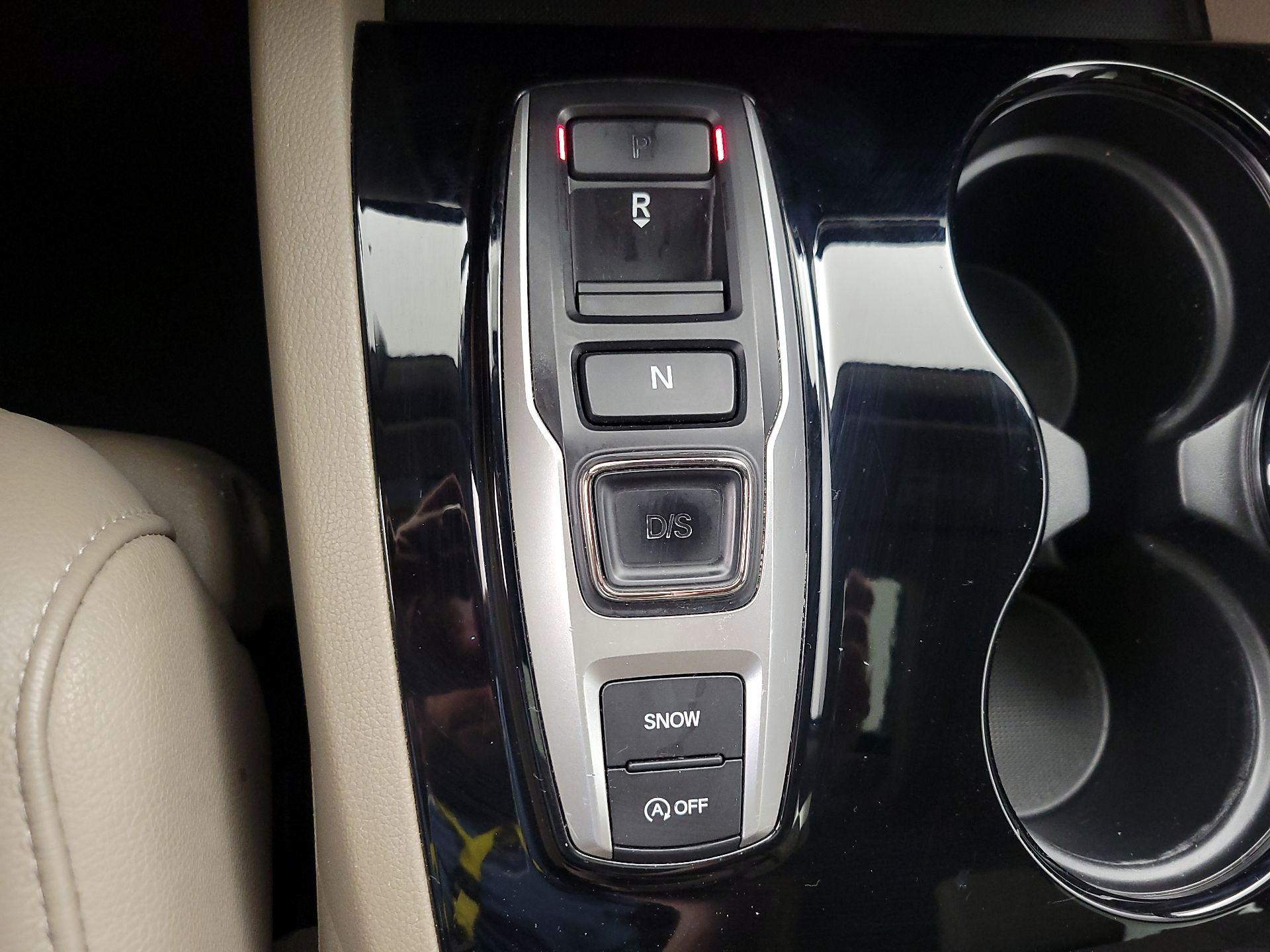 Thumbnail: 2016 Honda Pilot - 18