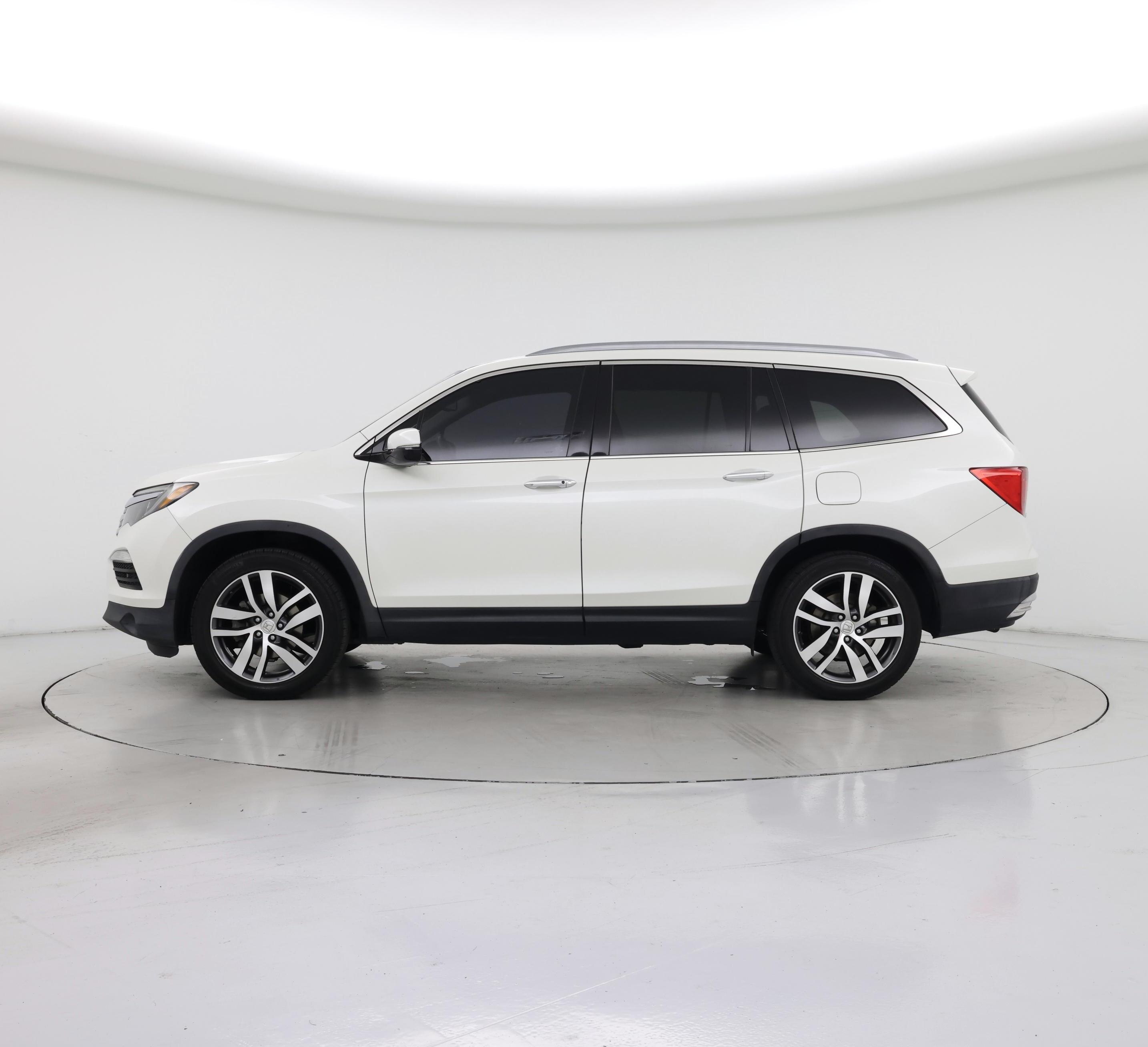 Thumbnail: 2016 Honda Pilot - 3
