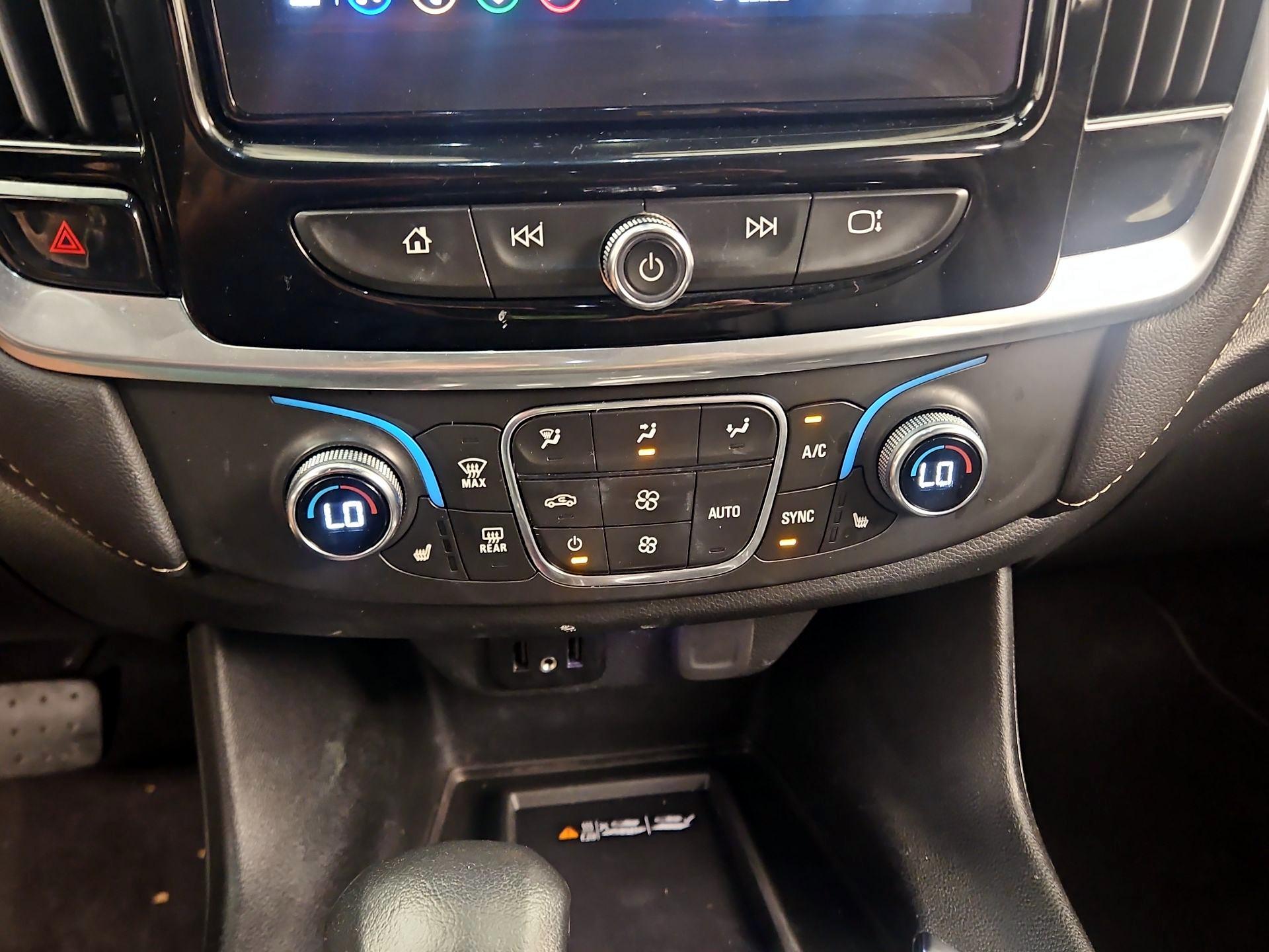 Thumbnail: 2022 Chevrolet Traverse - 16