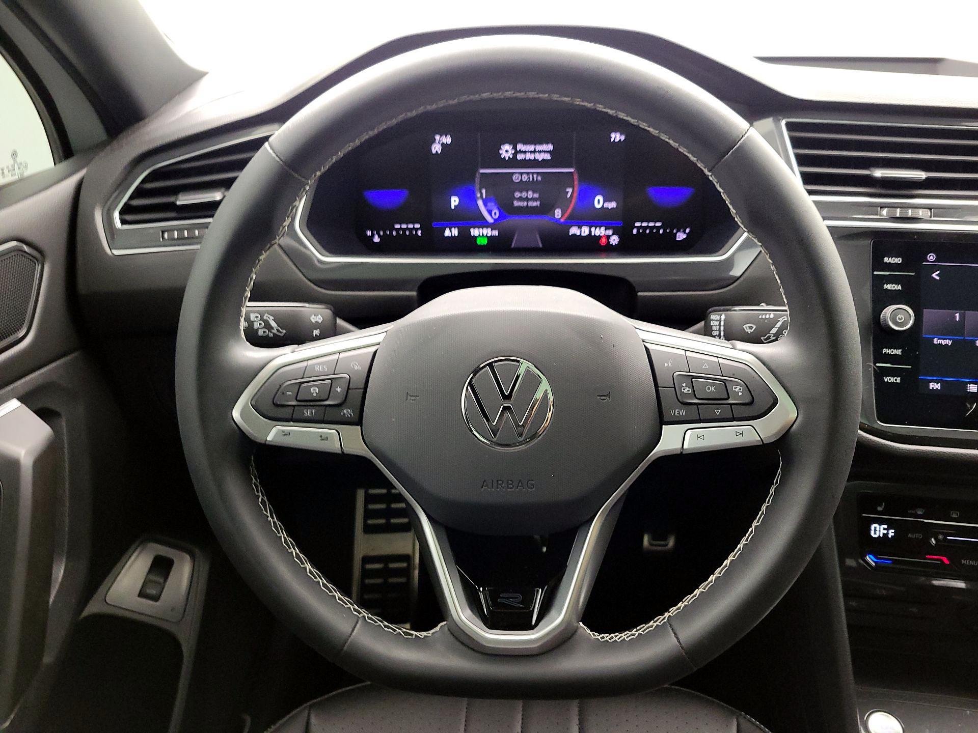 Thumbnail: 2023 Volkswagen Tiguan - 10