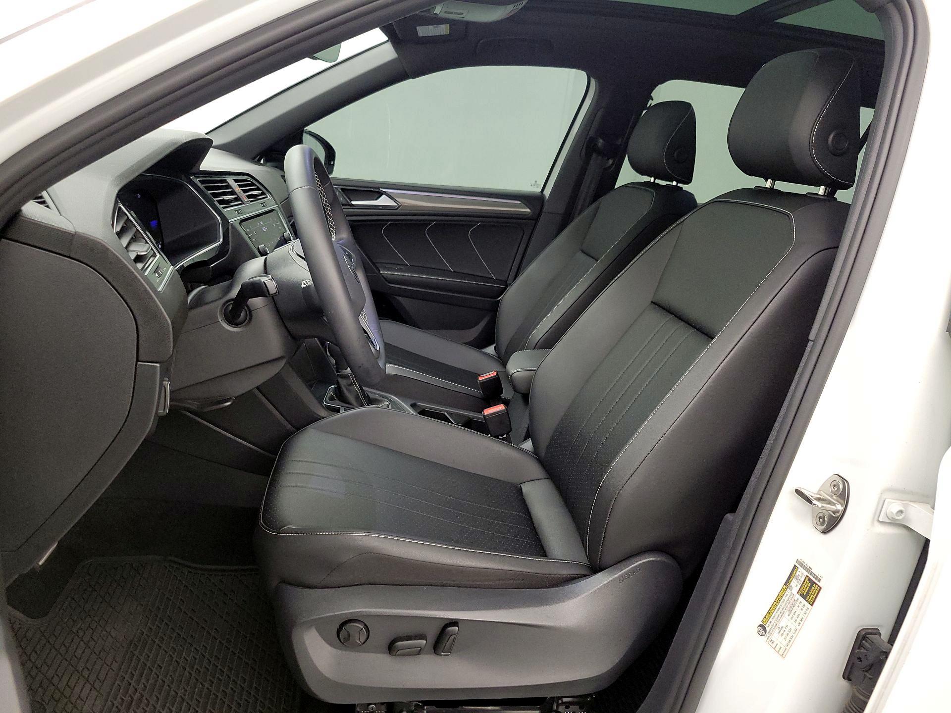 Thumbnail: 2023 Volkswagen Tiguan - 11