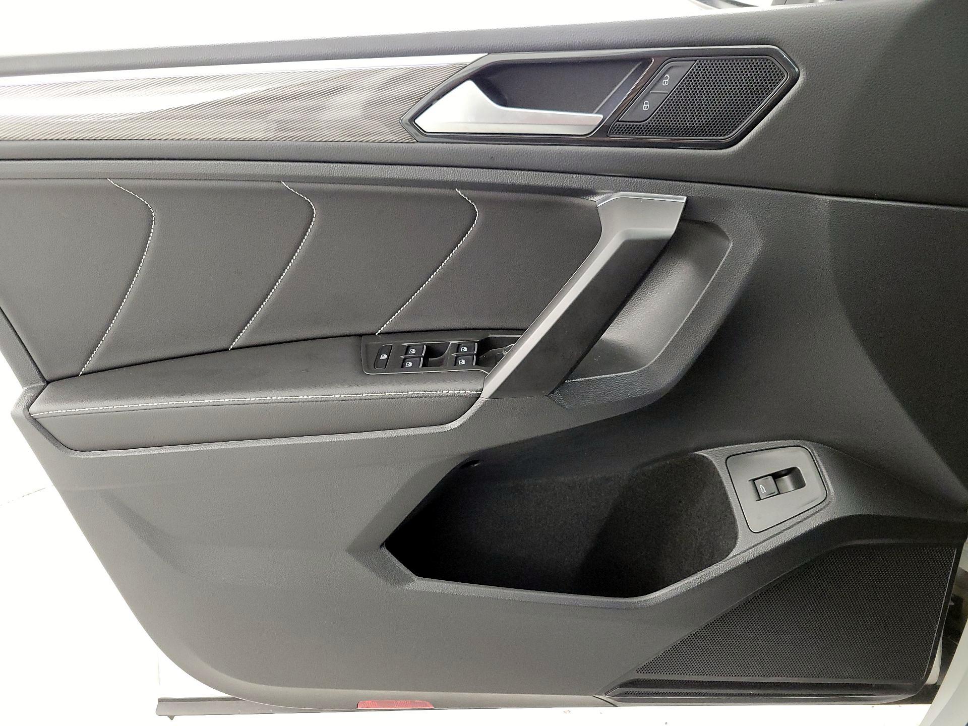 Thumbnail: 2023 Volkswagen Tiguan - 12