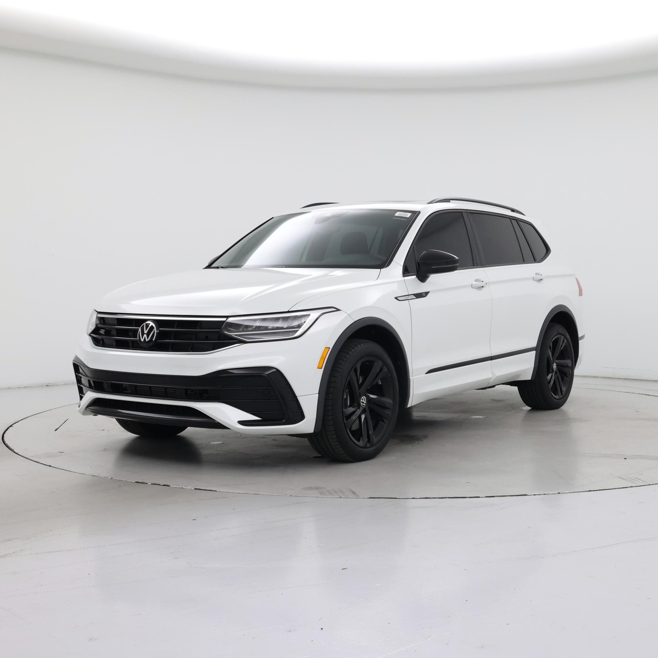 Thumbnail: 2023 Volkswagen Tiguan - 4