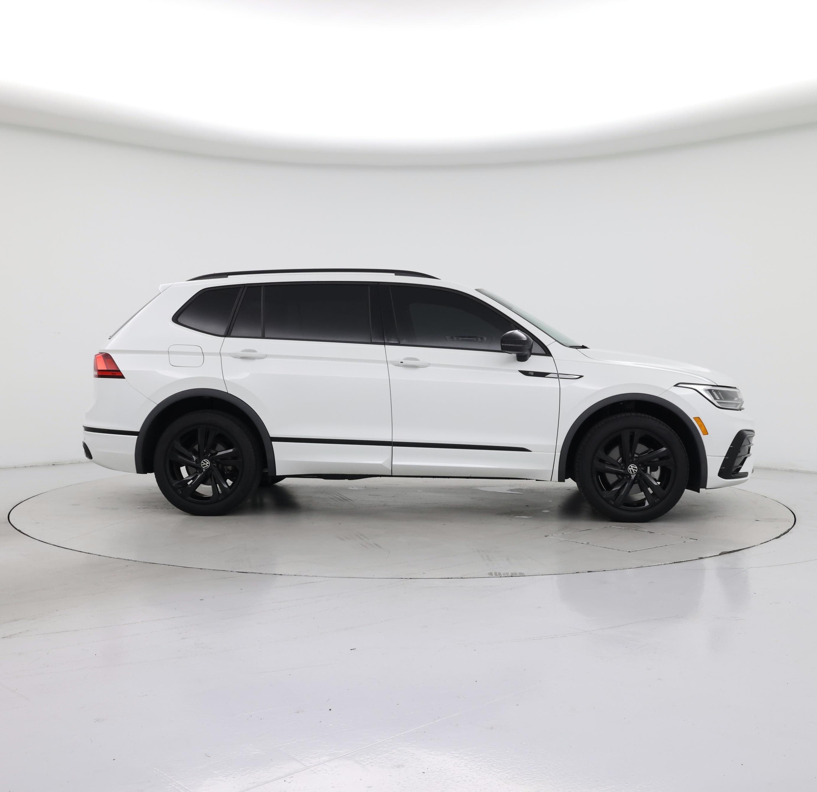 Thumbnail: 2023 Volkswagen Tiguan - 7