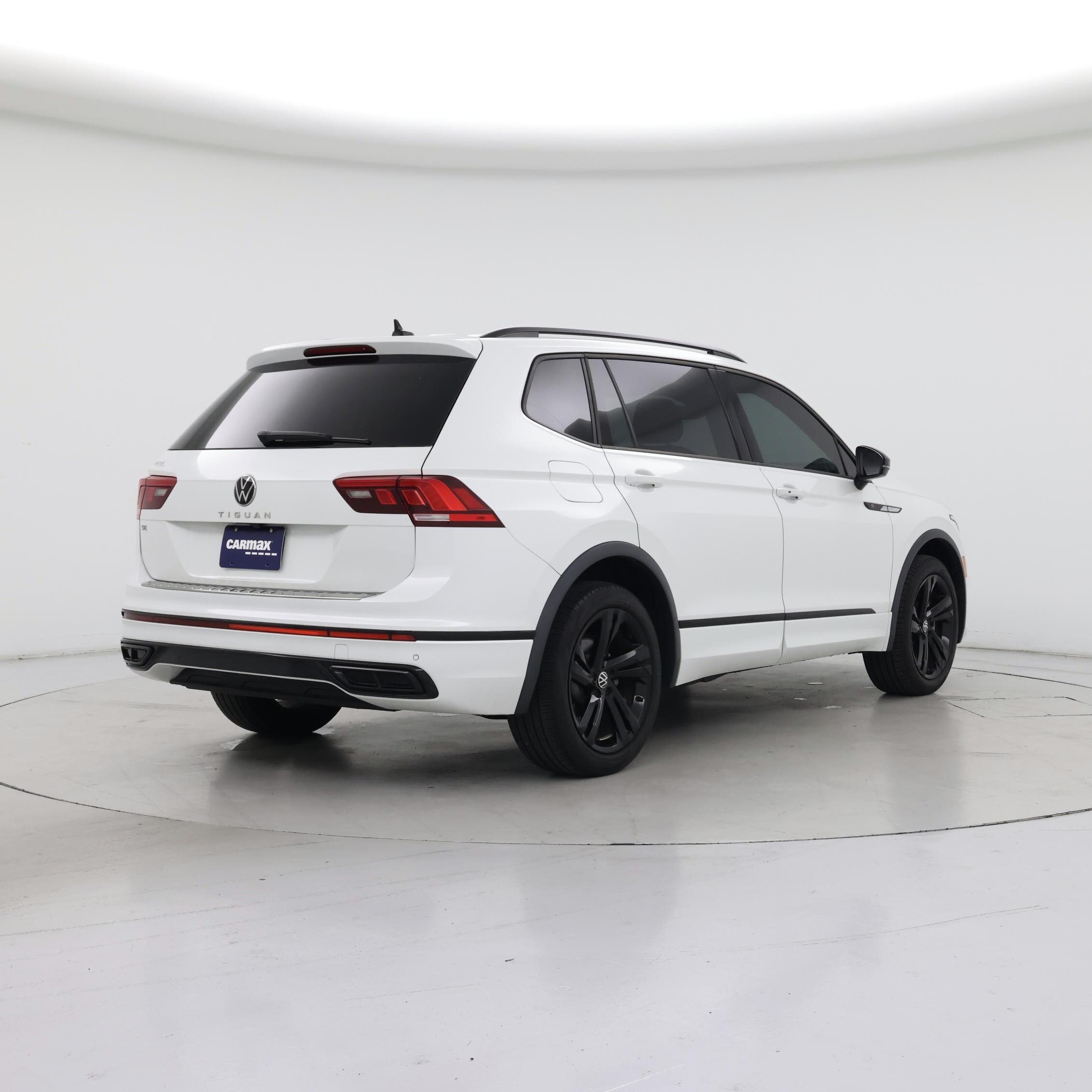 Thumbnail: 2023 Volkswagen Tiguan - 8