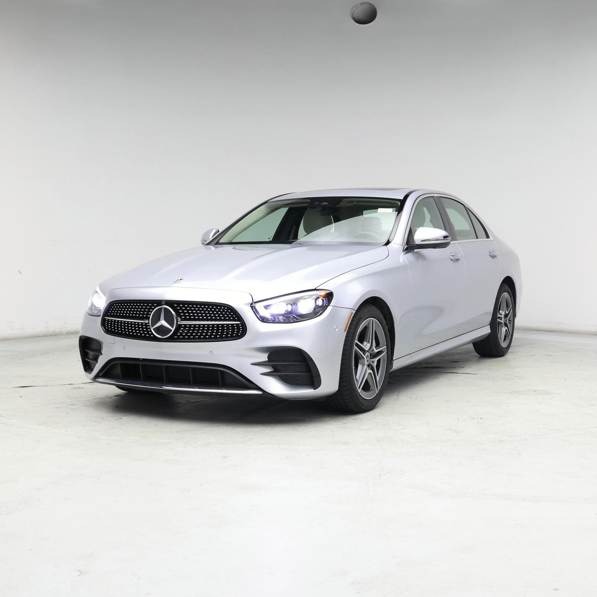 Thumbnail: 2022 Mercedes-Benz E-Class - 4