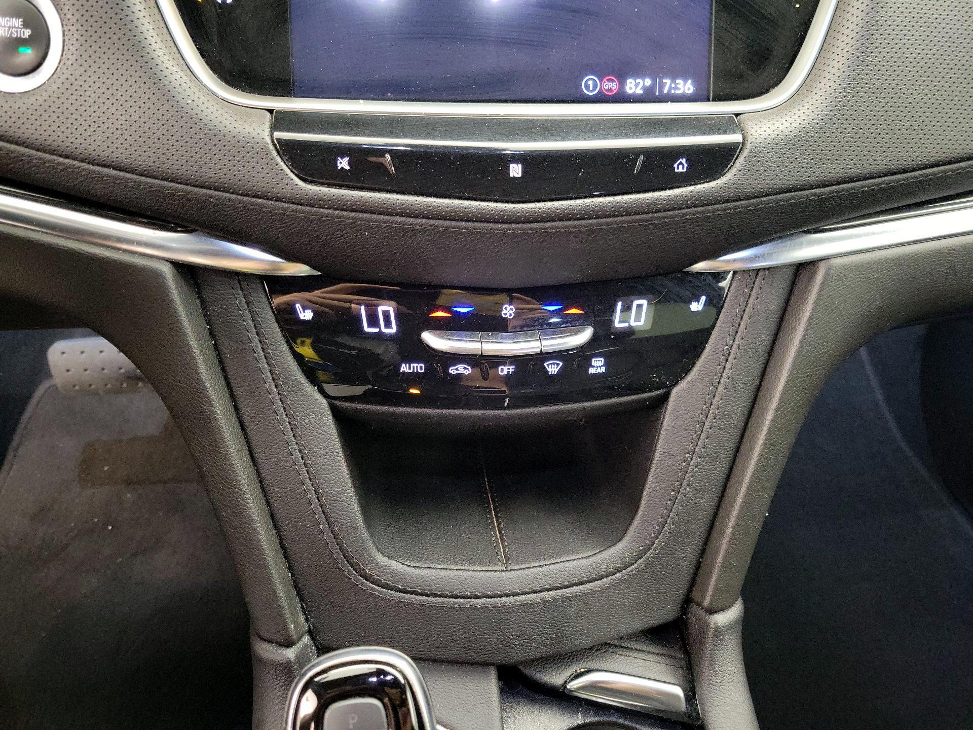 Thumbnail: 2021 Cadillac XT5 - 16