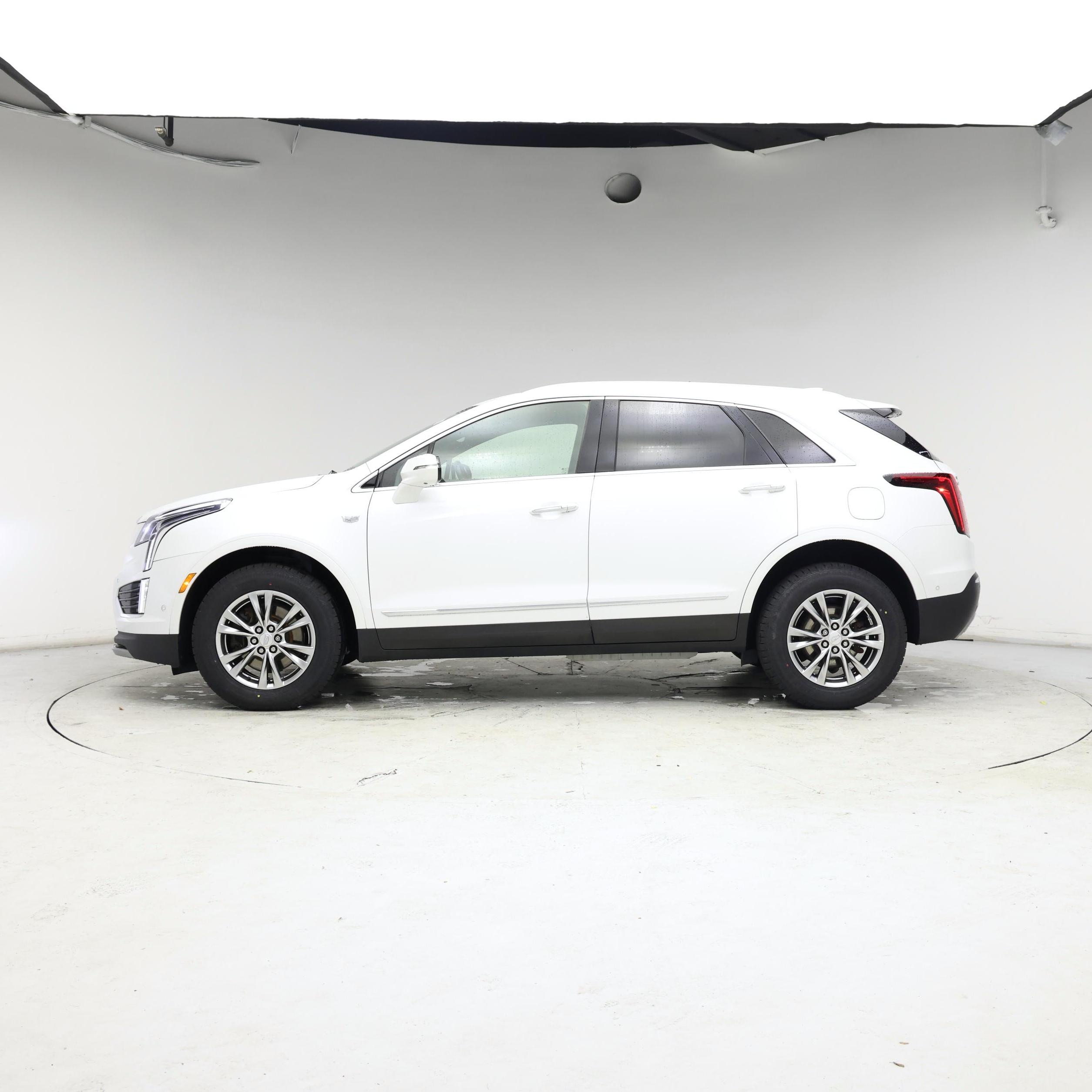 Thumbnail: 2021 Cadillac XT5 - 3