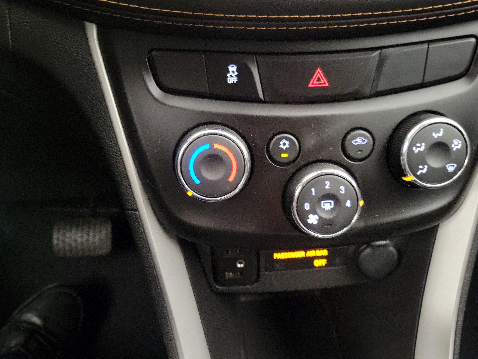 Thumbnail: 2021 Chevrolet Trax - 16