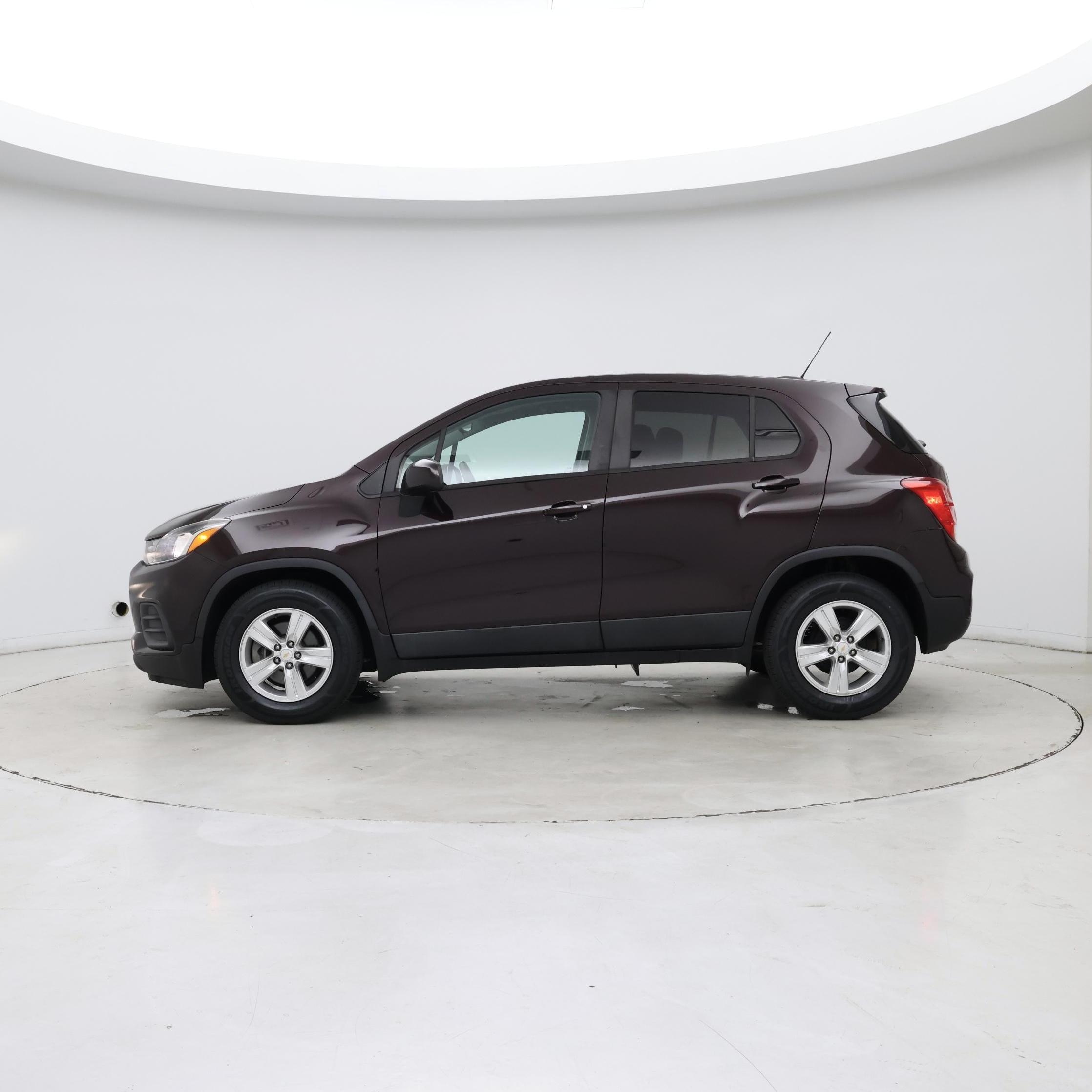 Thumbnail: 2021 Chevrolet Trax - 3