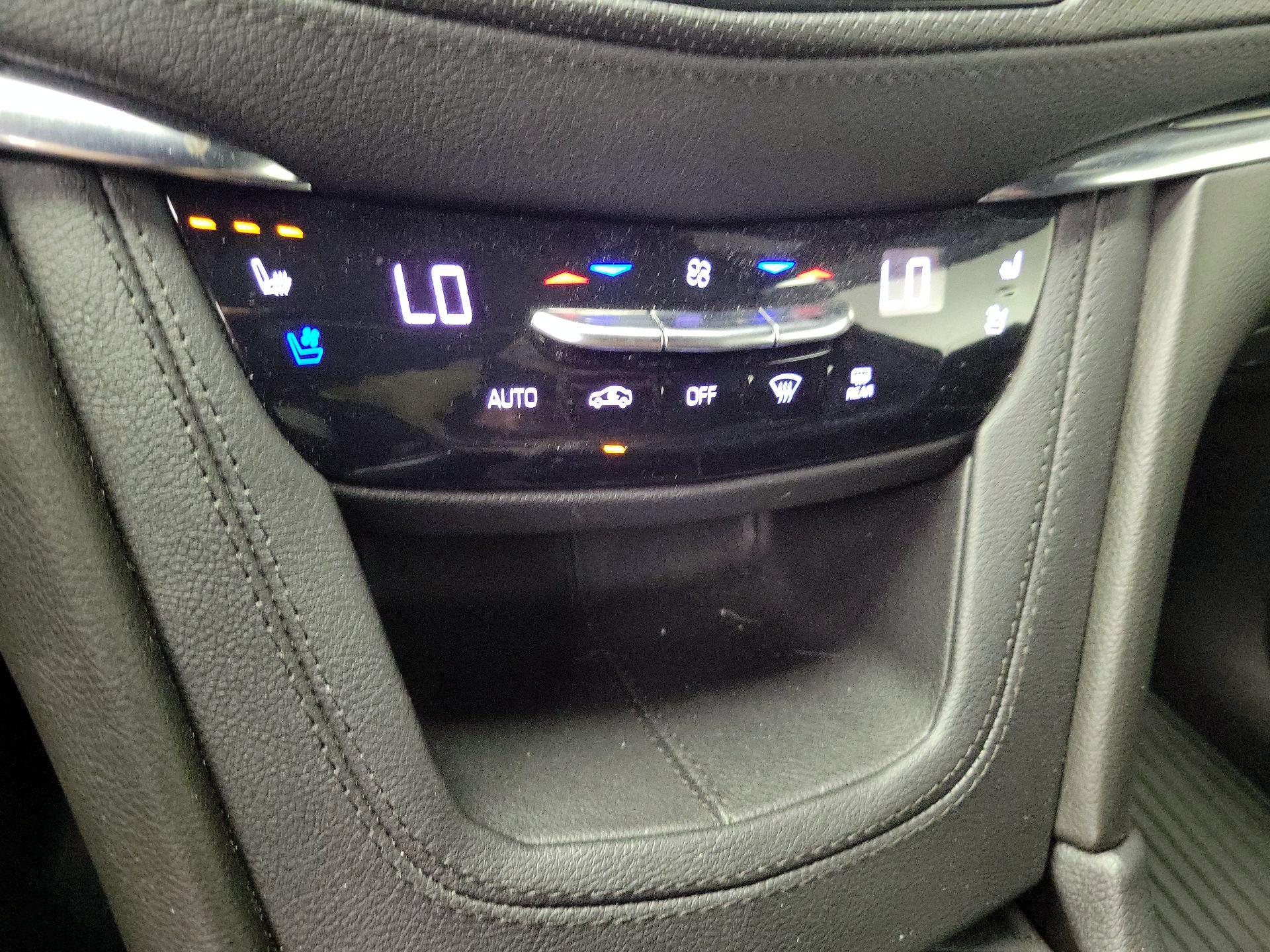 Thumbnail: 2021 Cadillac XT5 - 15