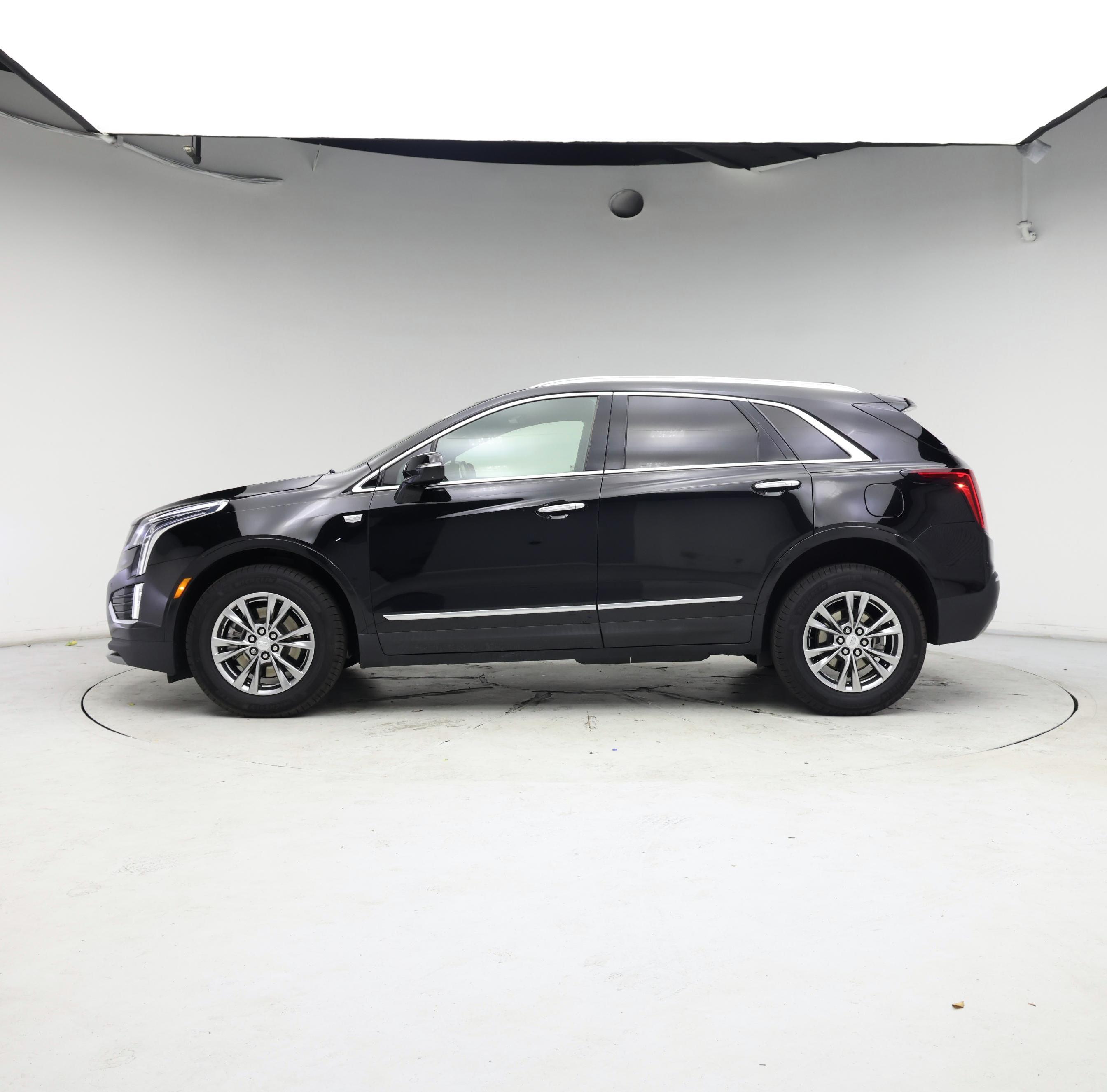Thumbnail: 2021 Cadillac XT5 - 3