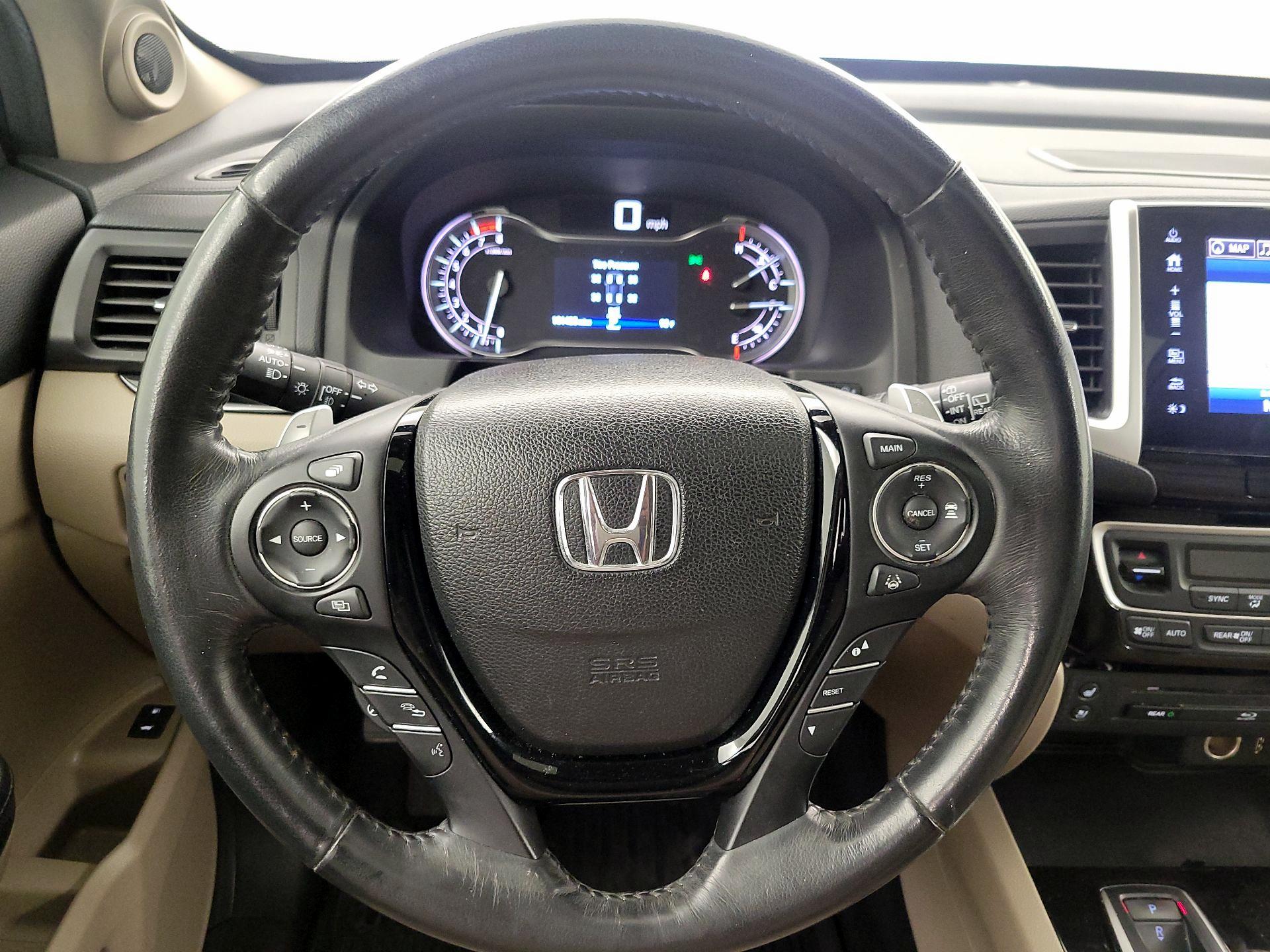 Thumbnail: 2017 Honda Pilot - 10
