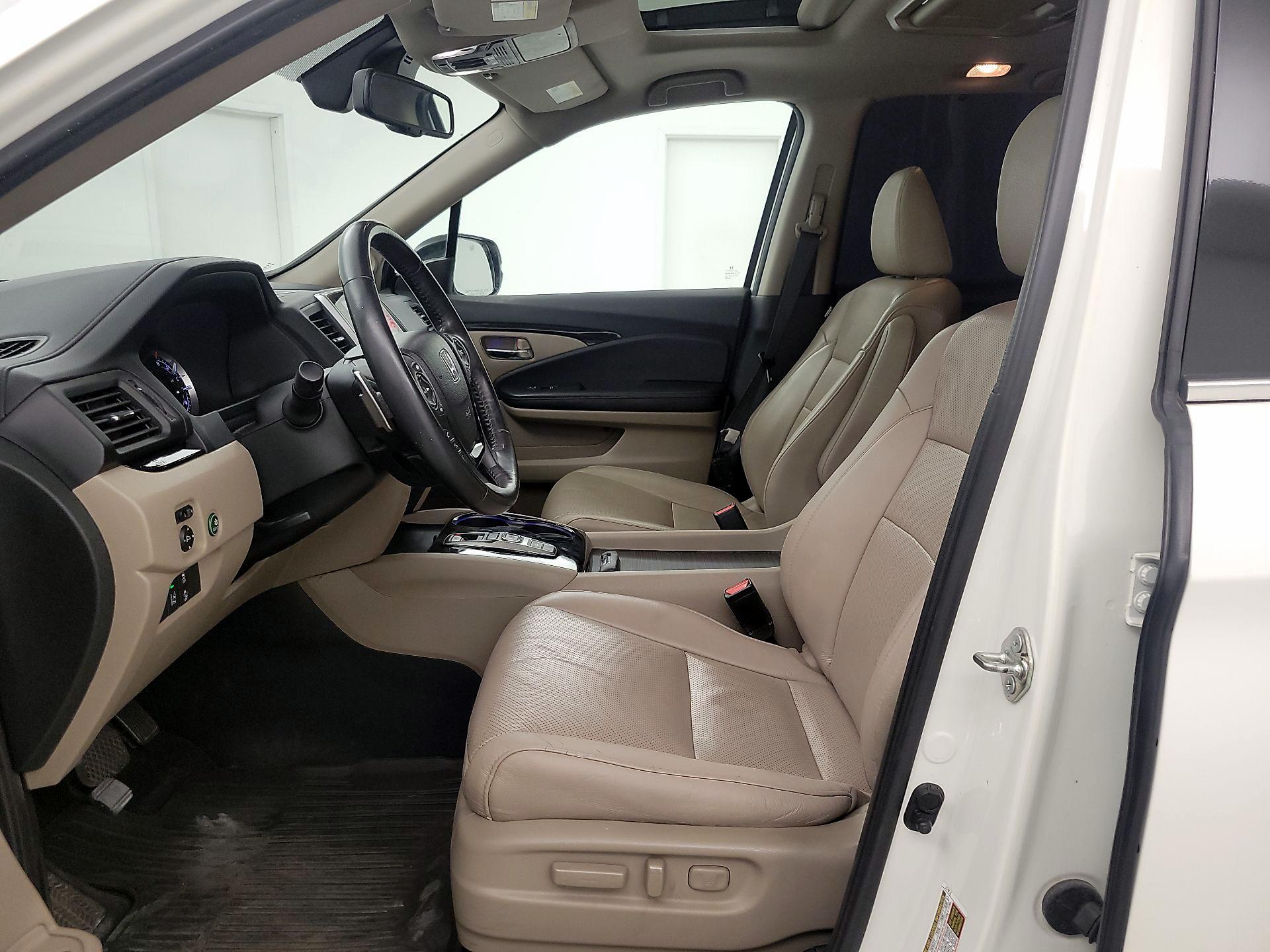 Thumbnail: 2017 Honda Pilot - 11