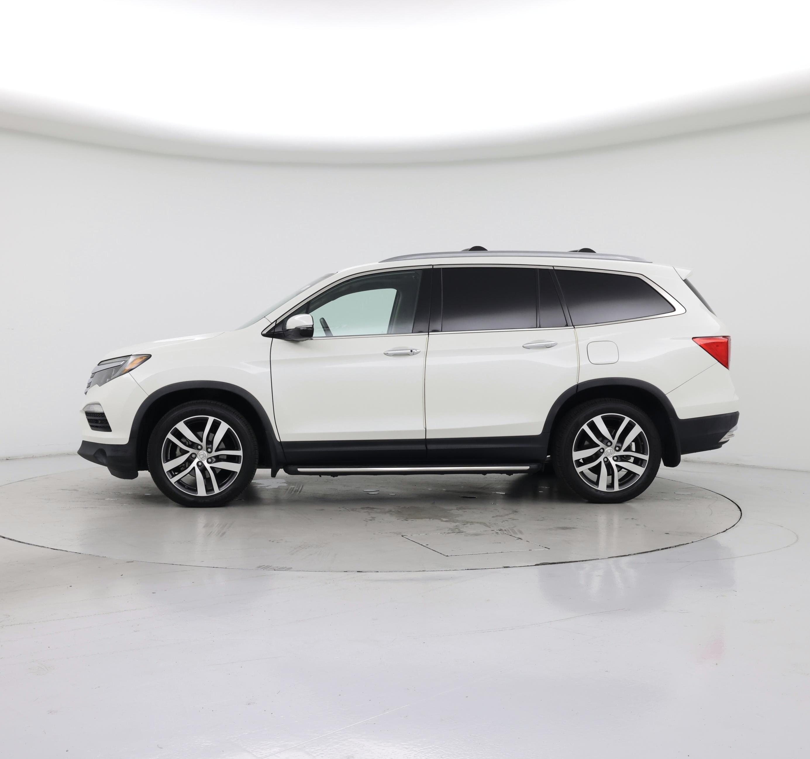 Thumbnail: 2017 Honda Pilot - 3