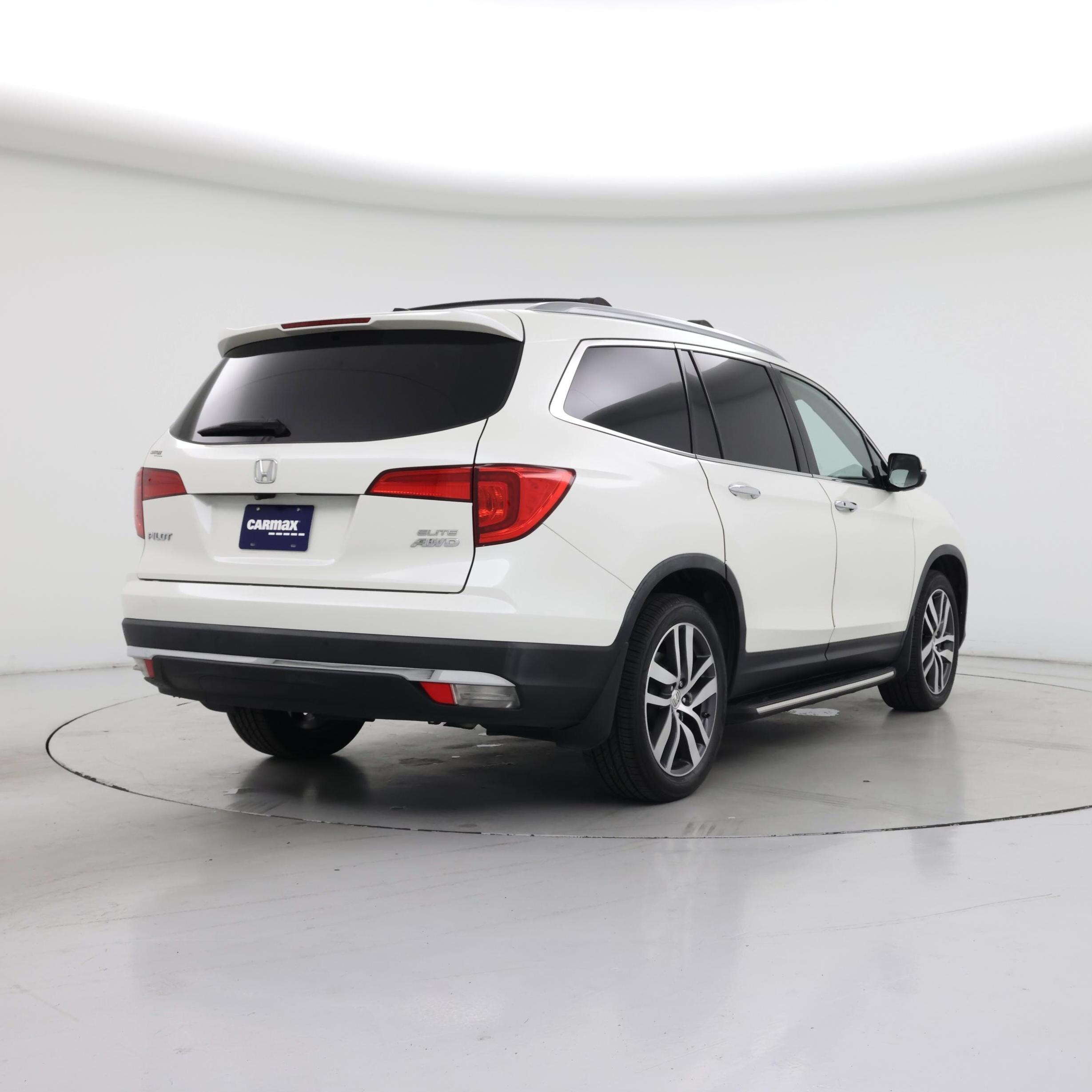 Thumbnail: 2017 Honda Pilot - 8