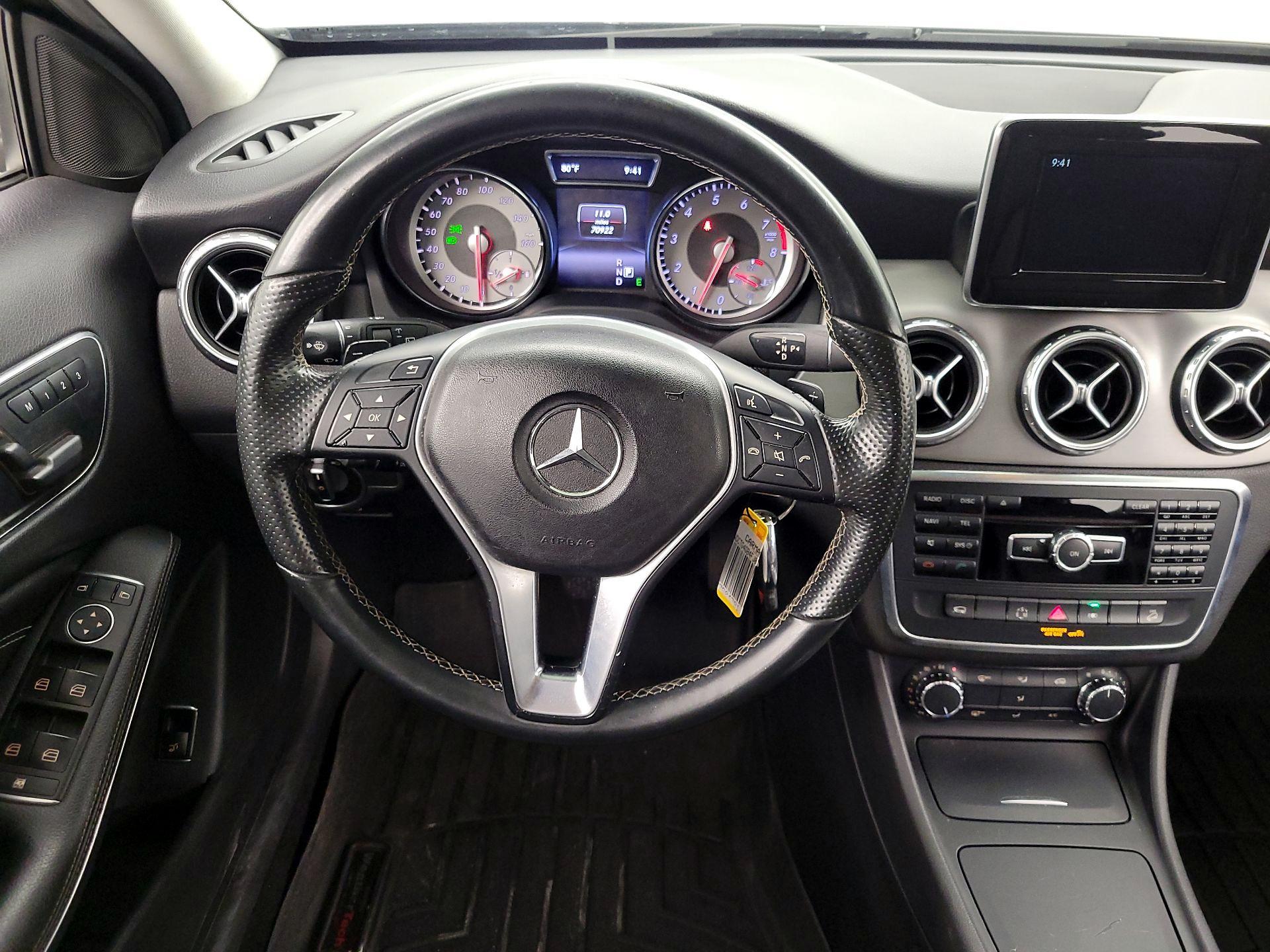 Thumbnail: 2015 Mercedes-Benz GLA - 10