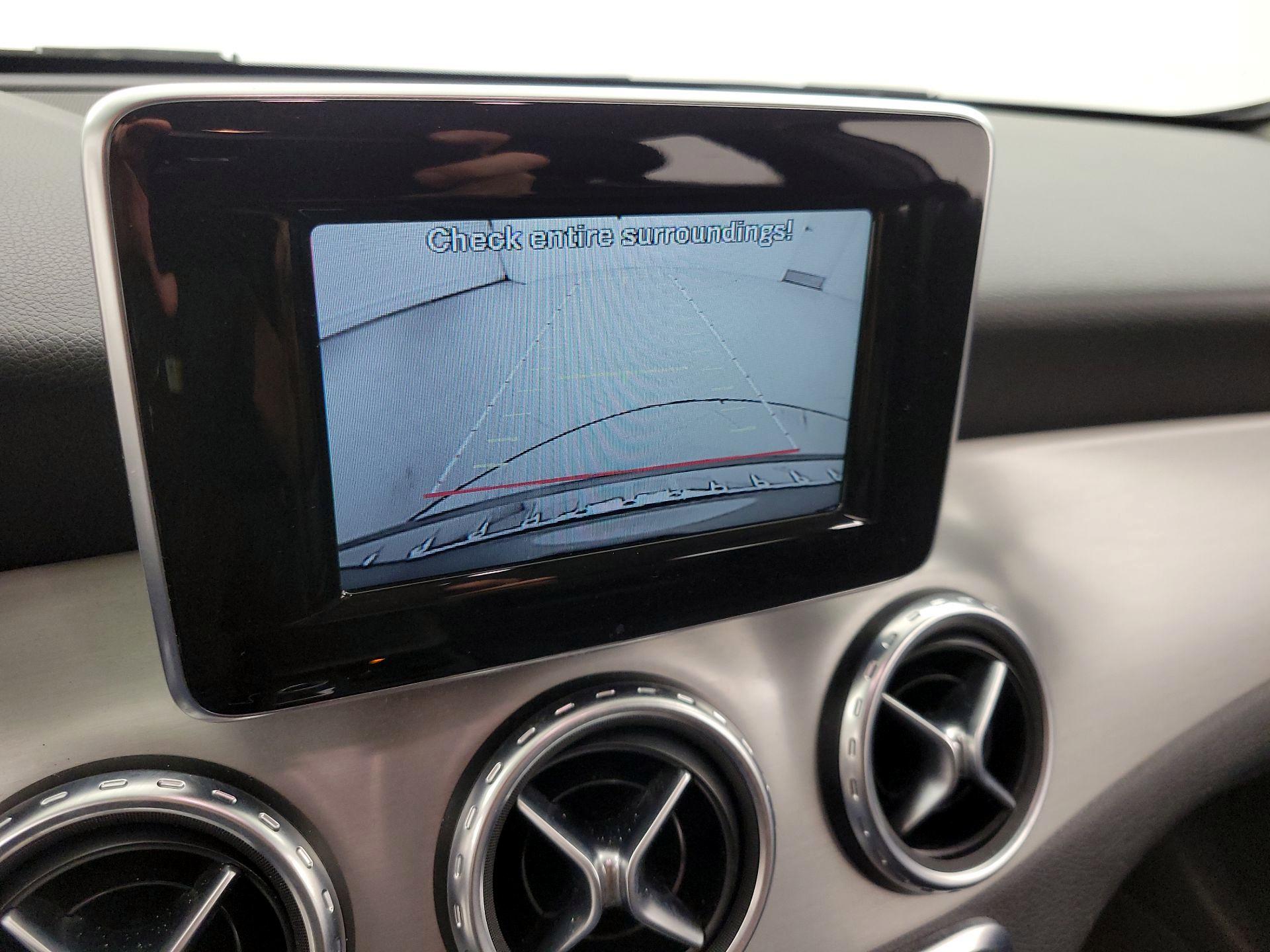 Thumbnail: 2015 Mercedes-Benz GLA - 15
