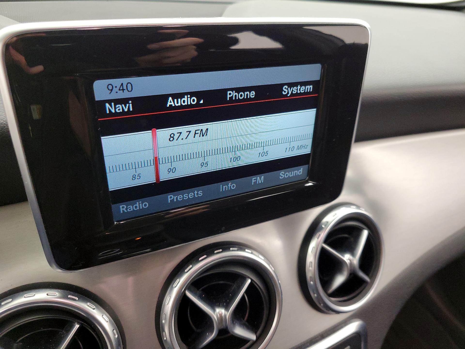 Thumbnail: 2015 Mercedes-Benz GLA - 16