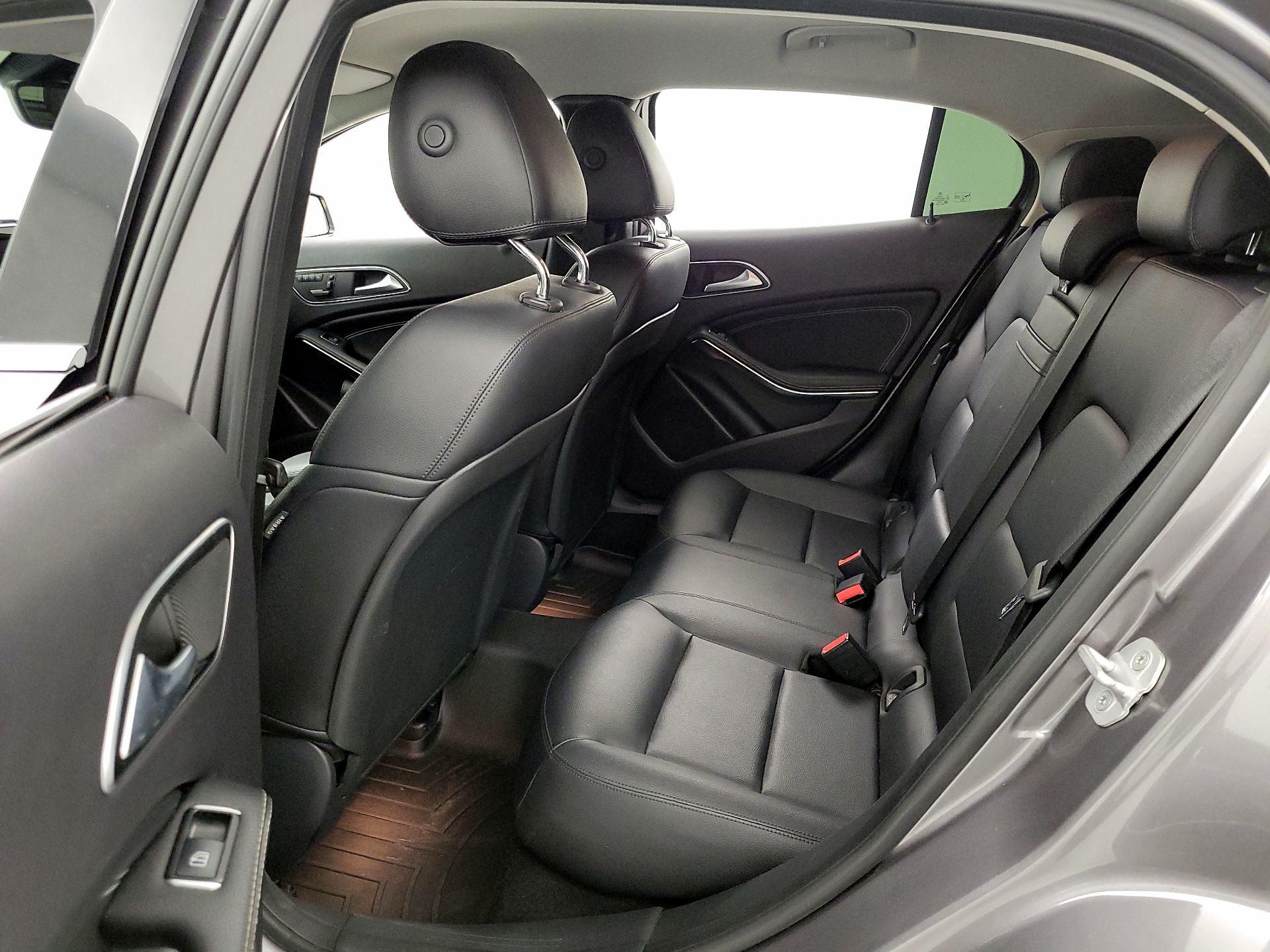 Thumbnail: 2015 Mercedes-Benz GLA - 19