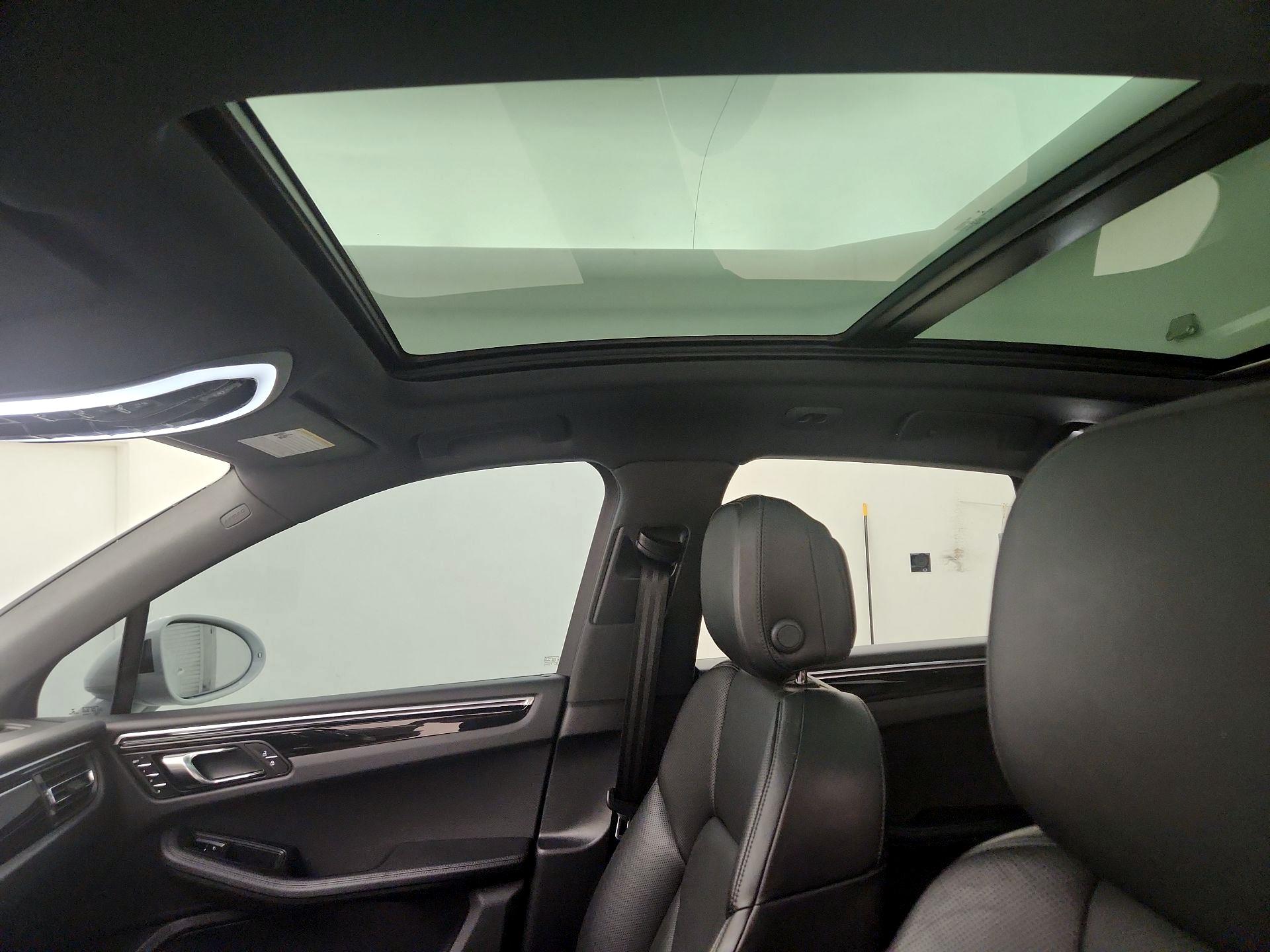 Thumbnail: 2022 Porsche Macan - 20