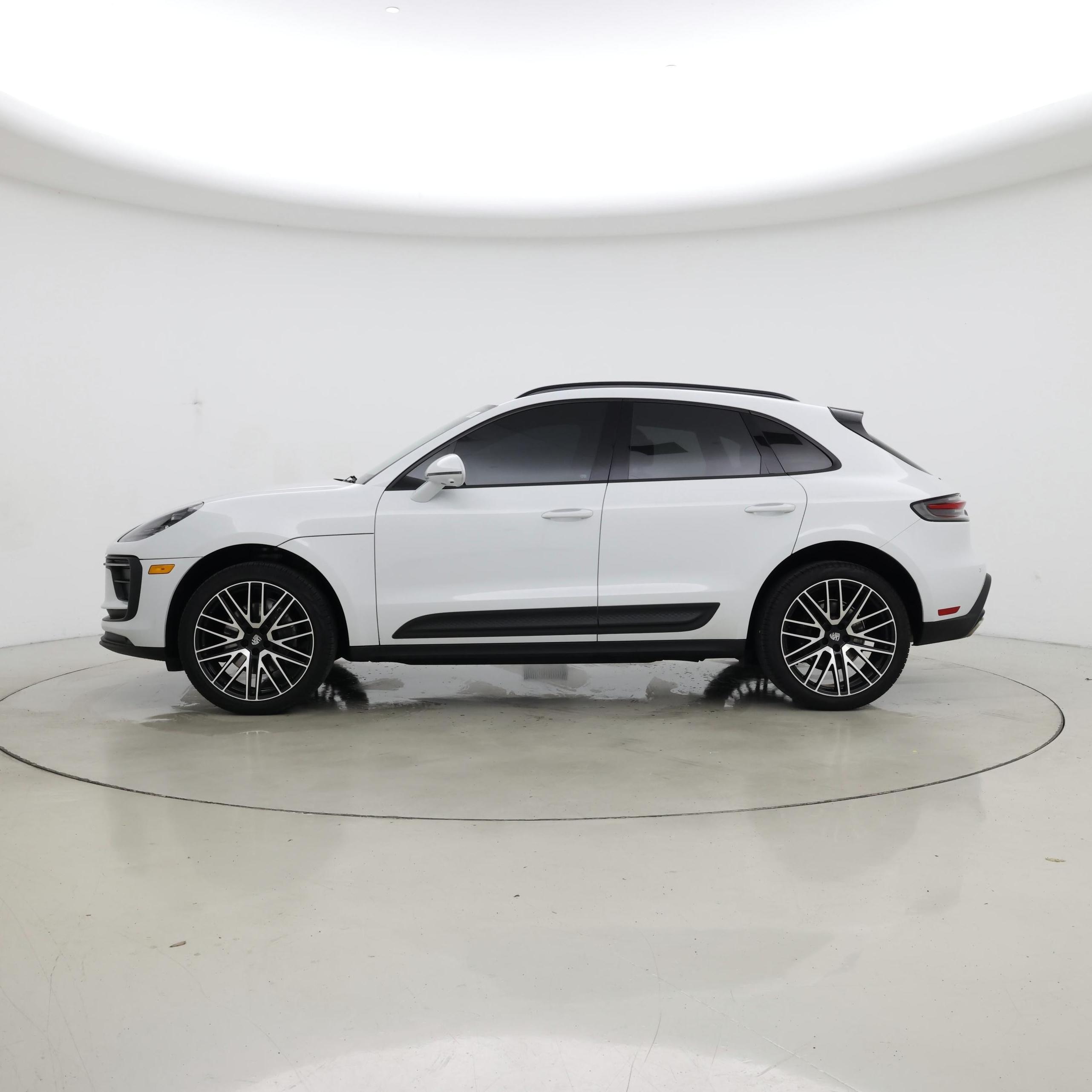 Thumbnail: 2022 Porsche Macan - 3