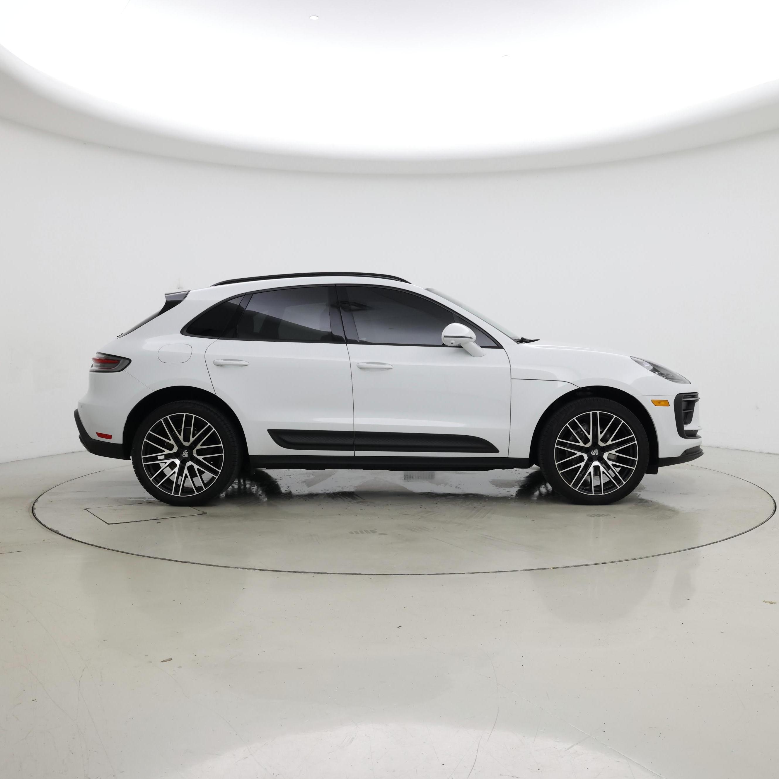 Thumbnail: 2022 Porsche Macan - 7