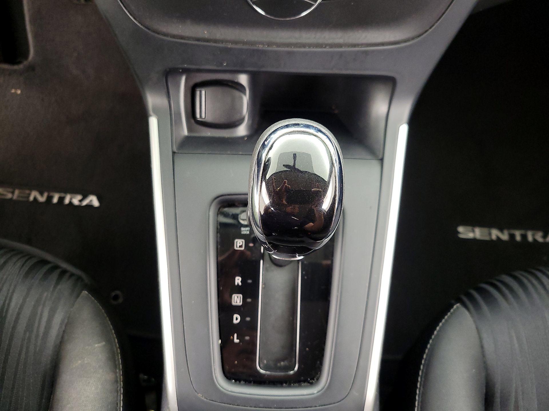 Thumbnail: 2018 Nissan Sentra - 17