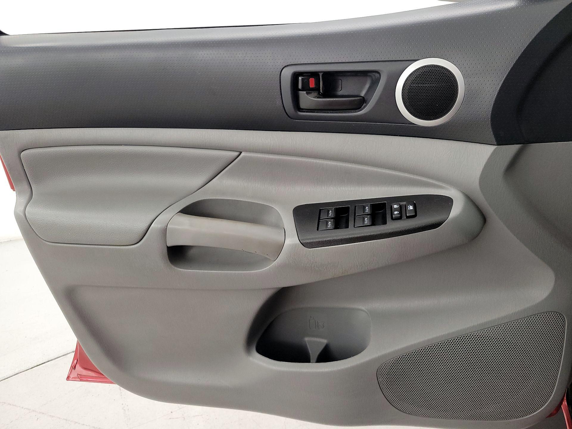 Thumbnail: 2014 Toyota Tacoma - 12
