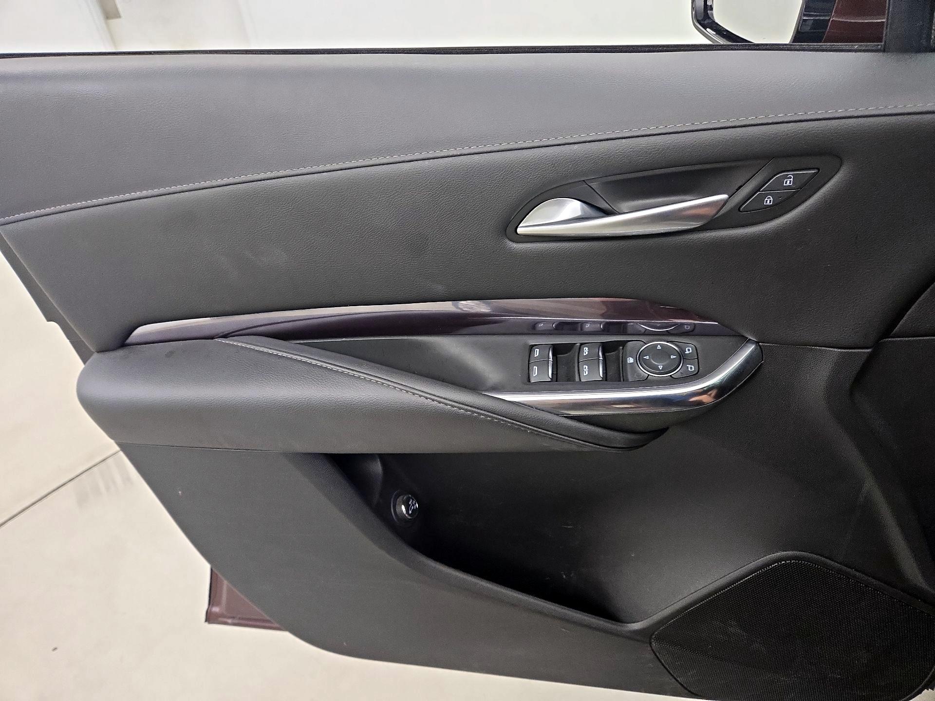 Thumbnail: 2022 Cadillac XT4 - 12