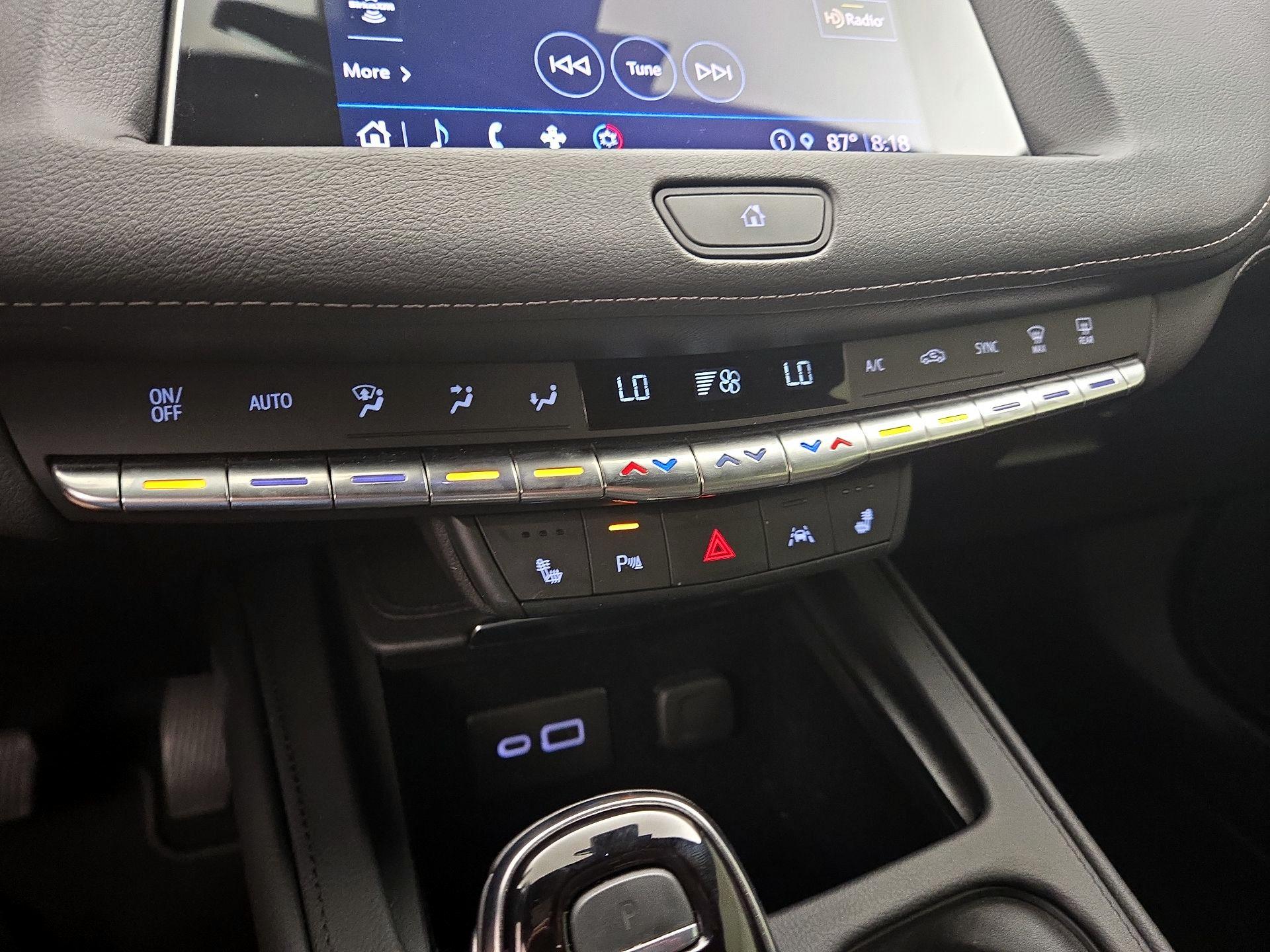 Thumbnail: 2022 Cadillac XT4 - 16