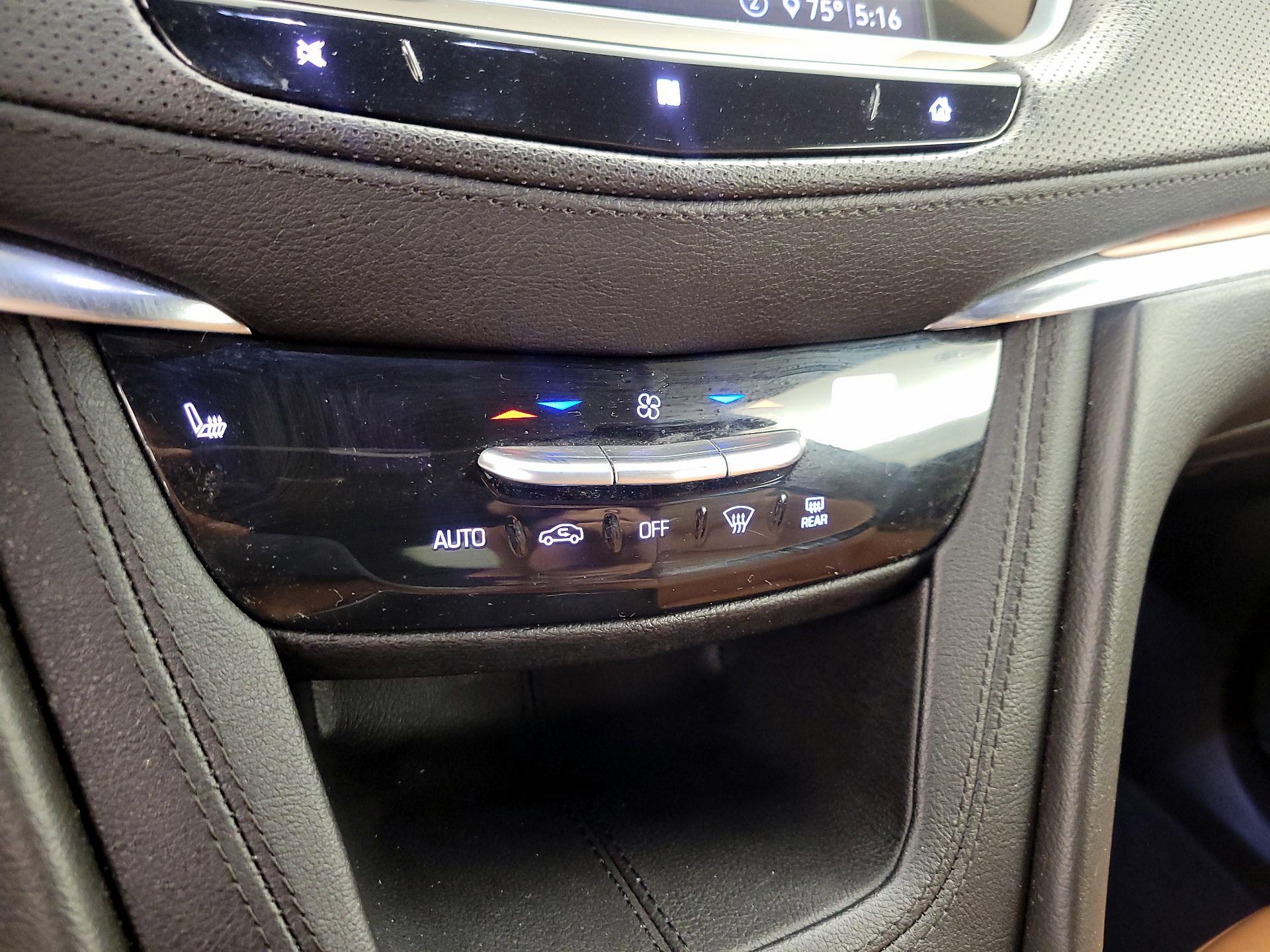 Thumbnail: 2020 Cadillac XT5 - 17